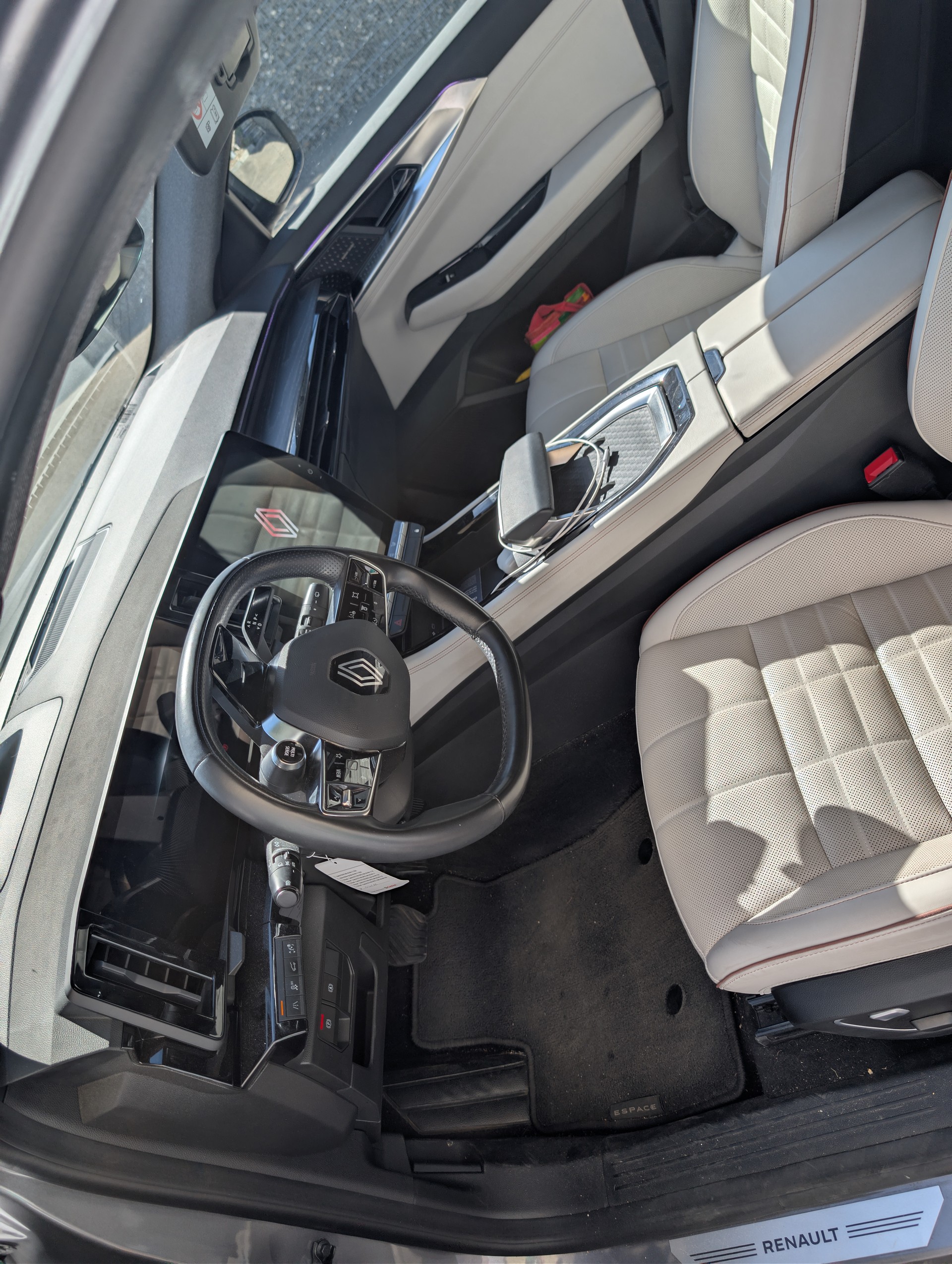 RENAULT 1.2 E-Tech iconic 7P-image-2