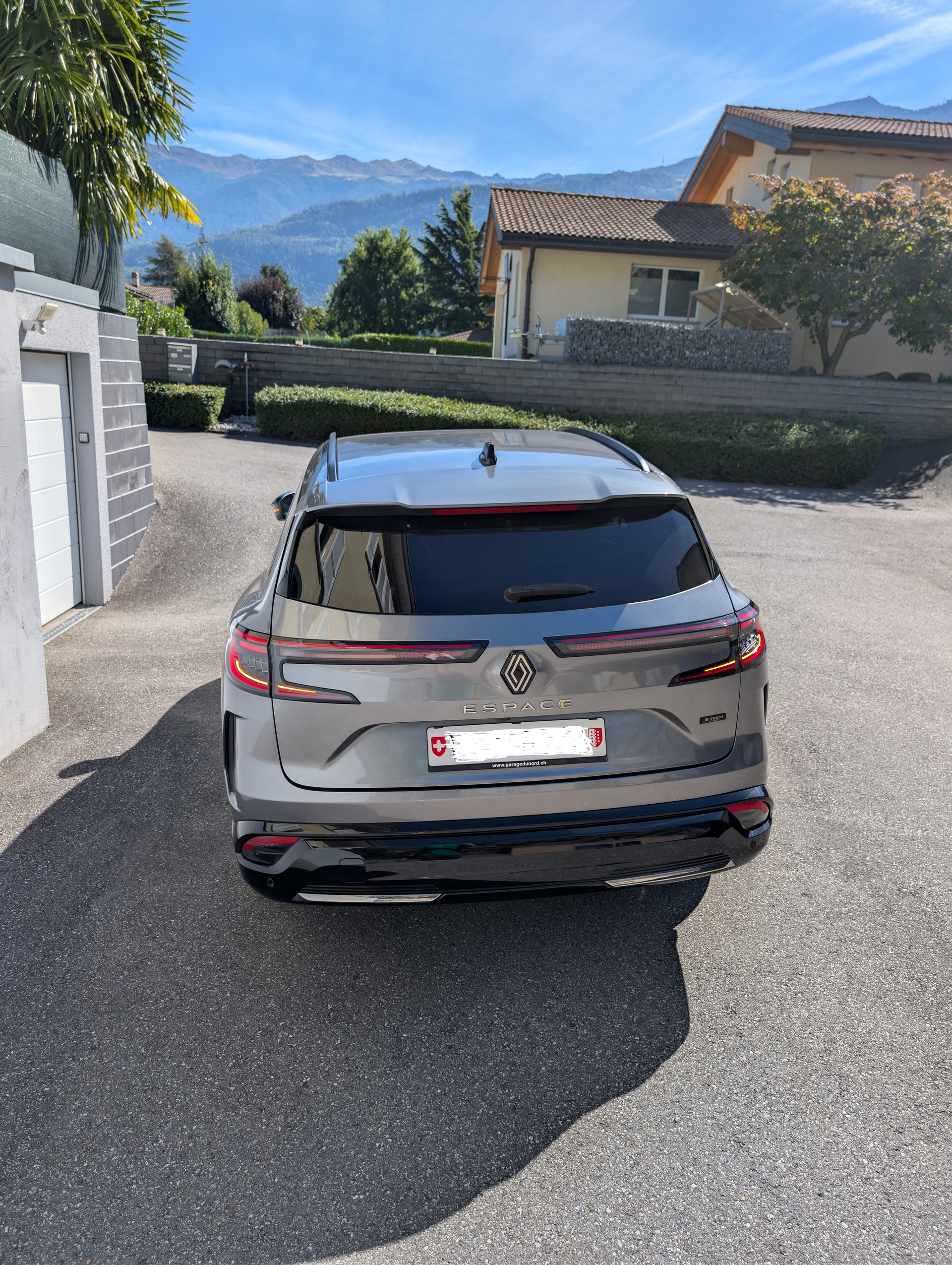 RENAULT 1.2 E-Tech iconic 7P-image-1
