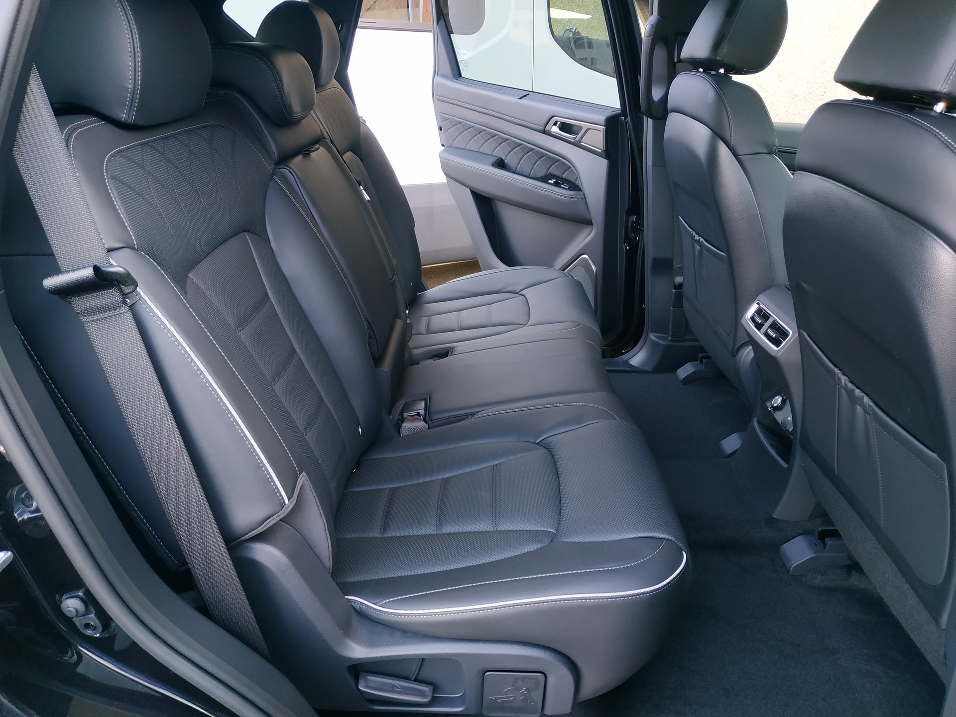 KGM-SsangYong Rexton 2.2 CRDi Blackline 4WD AT-image-18