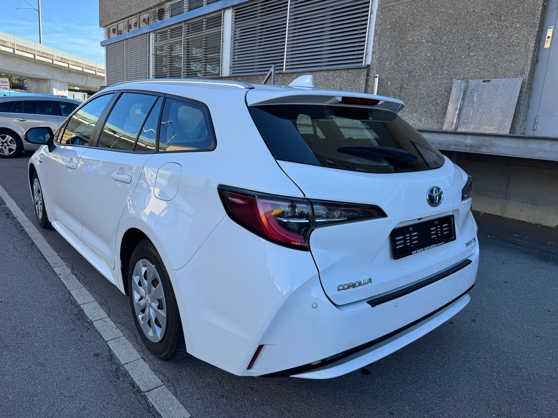 TOYOTA Corolla Touring Sports 1.8 HSD Comfort e-CVT-image-3