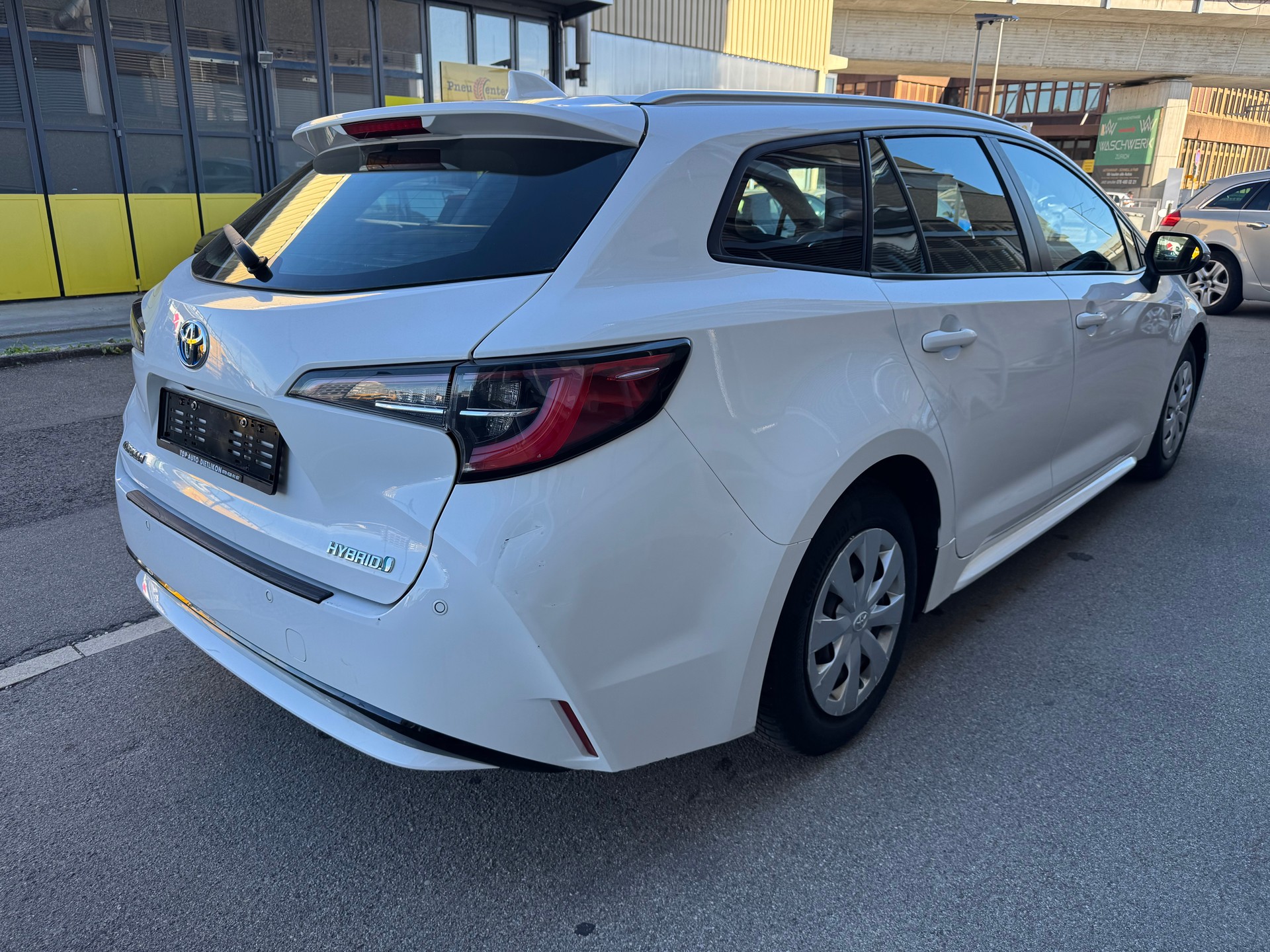 TOYOTA Corolla Touring Sports 1.8 HSD Comfort e-CVT-image-2