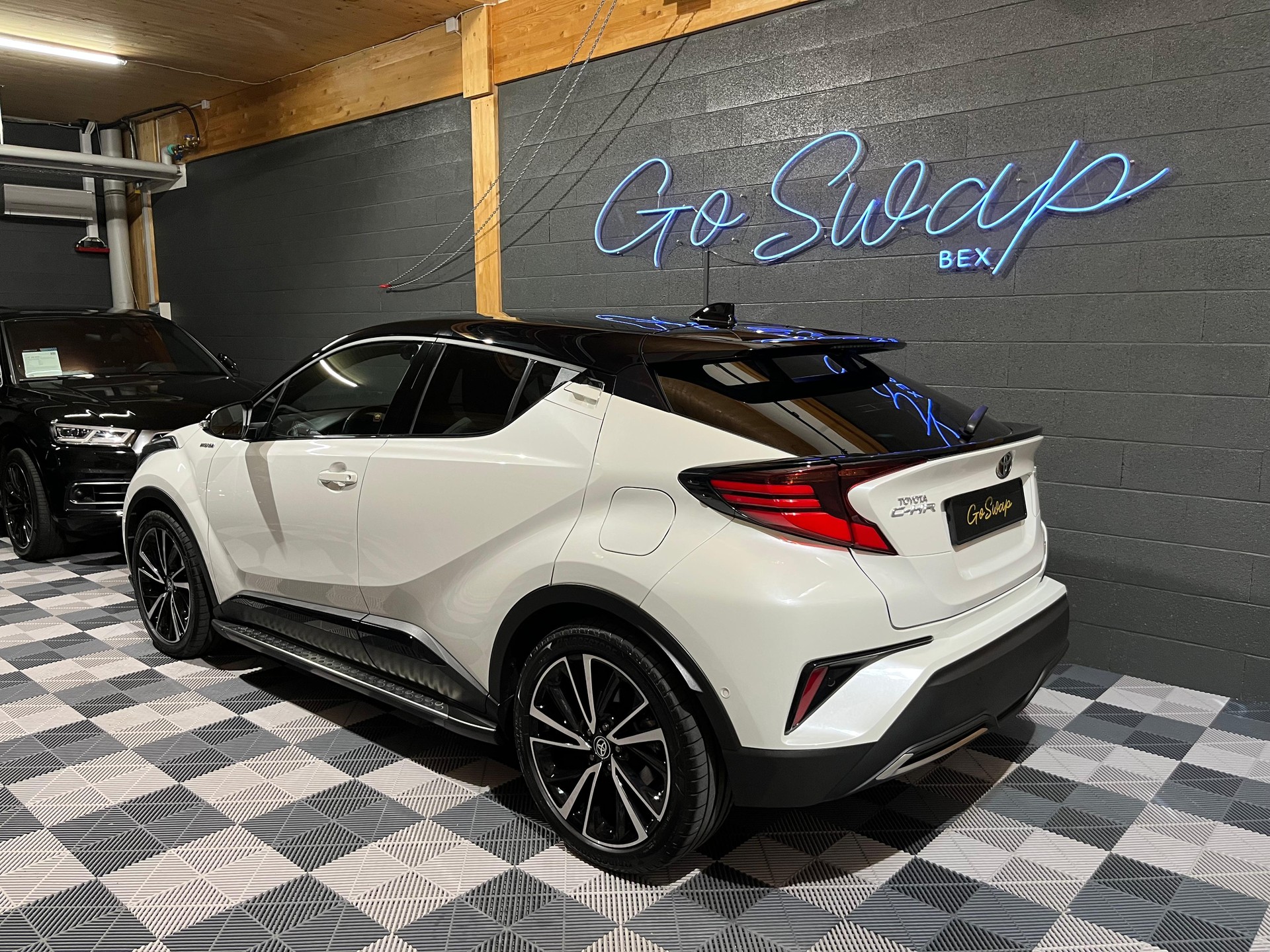 TOYOTA C-HR 2.0 HSD CVT GR Sport-image-9