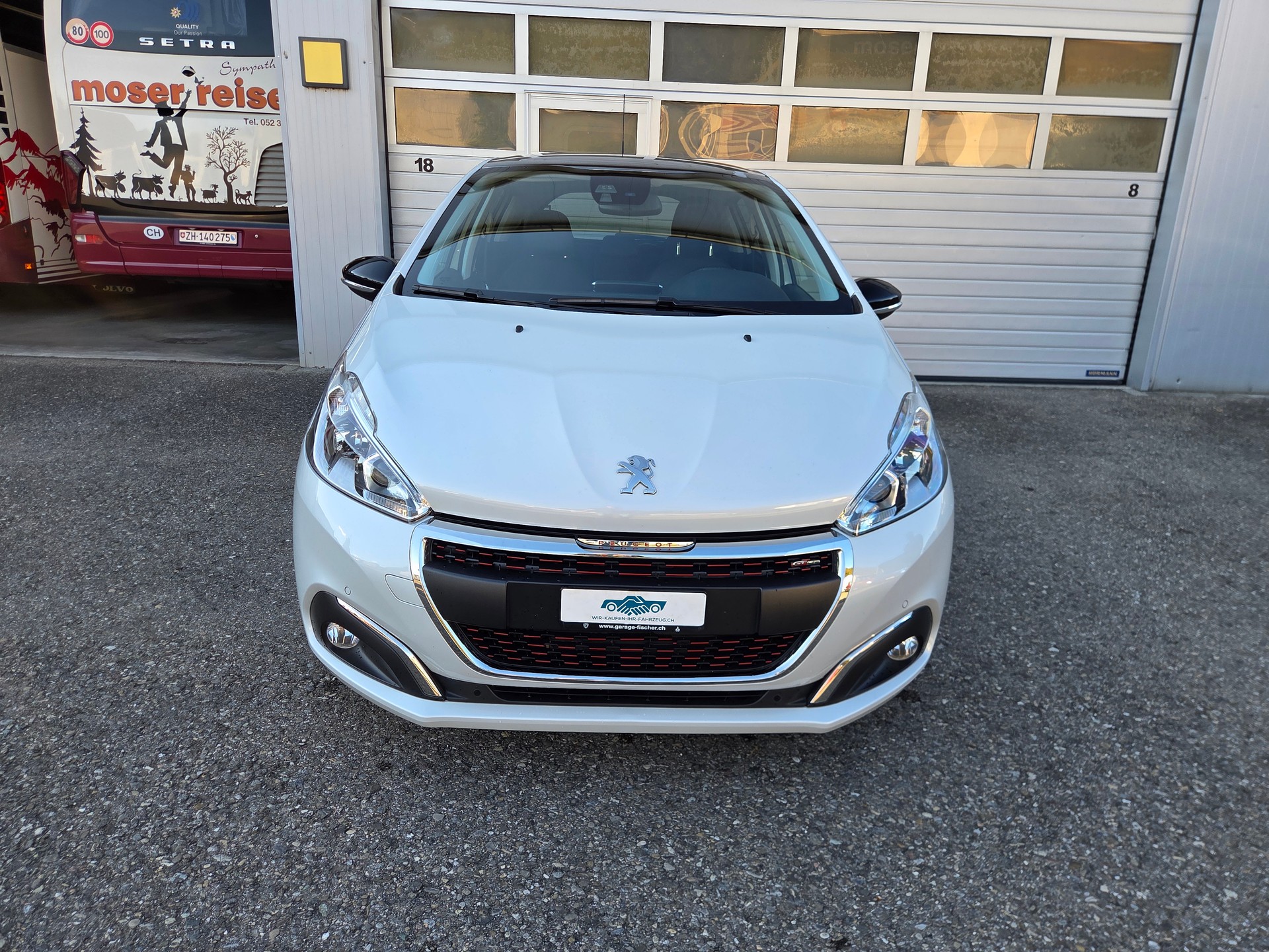 PEUGEOT 208 1.2 PureTech GT Line EAT6-image-1