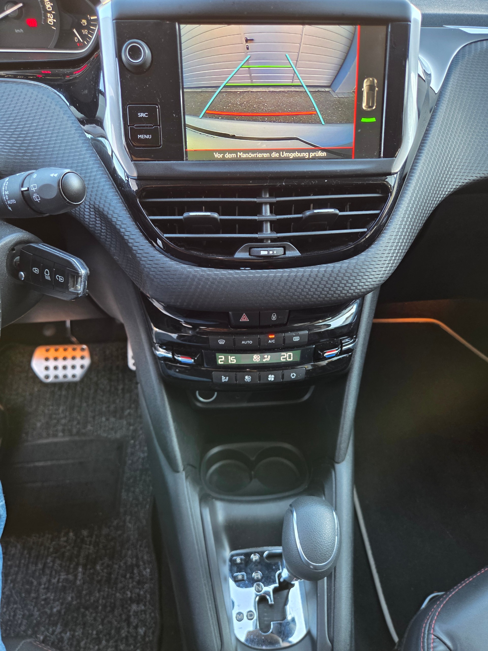 PEUGEOT 208 1.2 PureTech GT Line EAT6-image-10