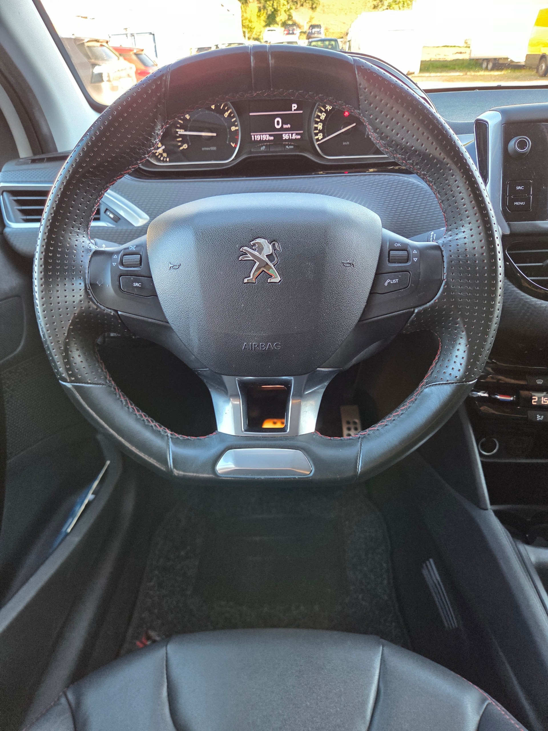 PEUGEOT 208 1.2 PureTech GT Line EAT6-image-8
