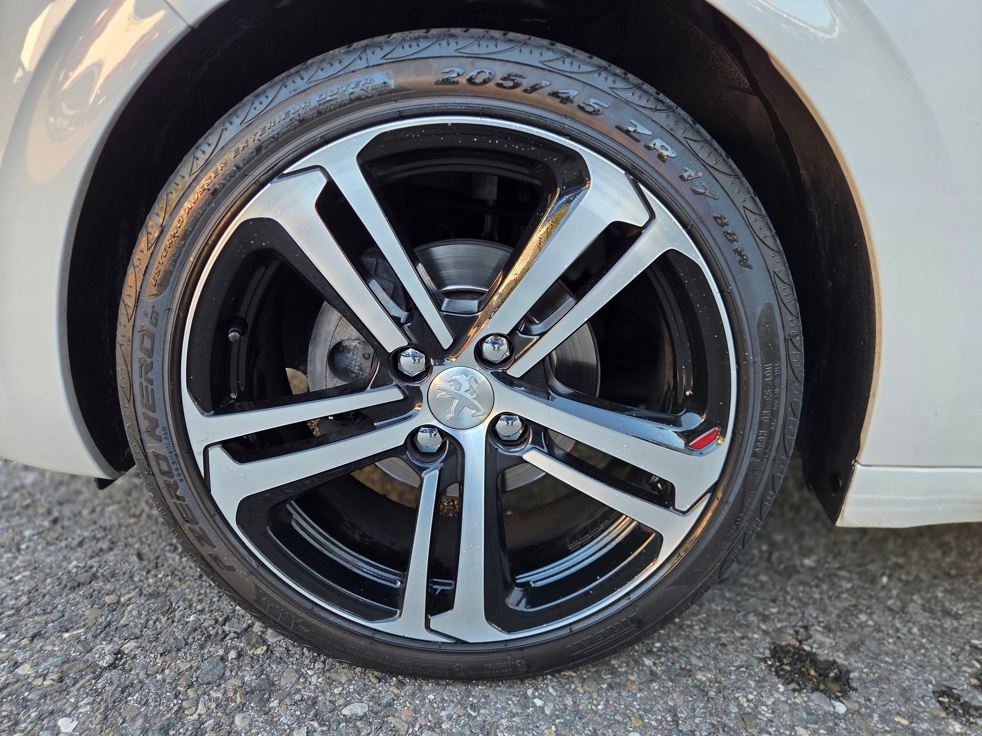PEUGEOT 208 1.2 PureTech GT Line EAT6-image-15