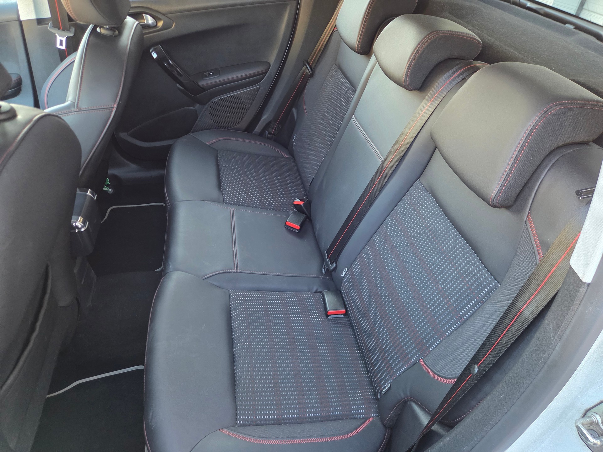 PEUGEOT 208 1.2 PureTech GT Line EAT6-image-12