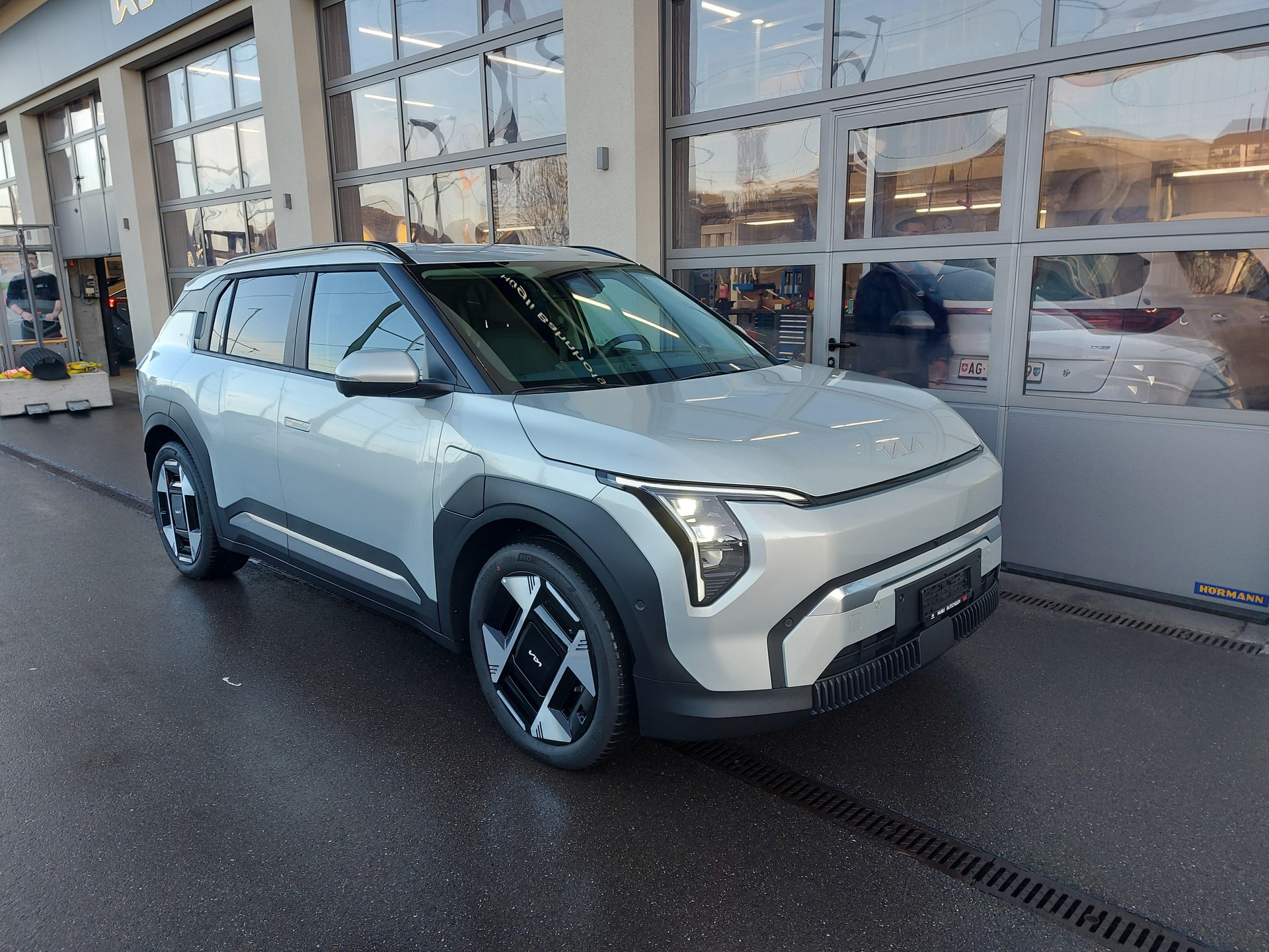 KIA EV3 81 kWh Earth+-image-6