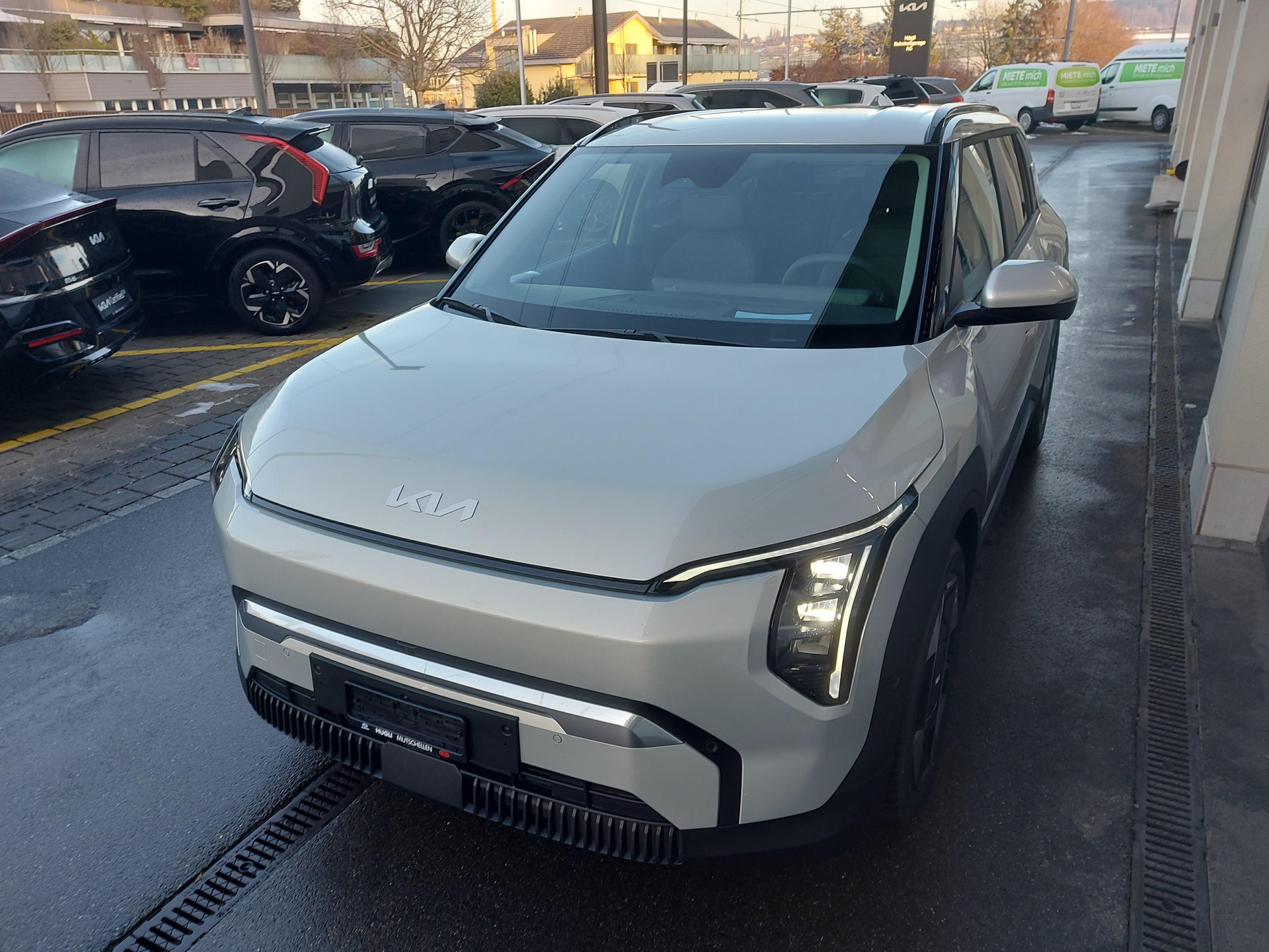 KIA EV3 81 kWh Earth+-image-2