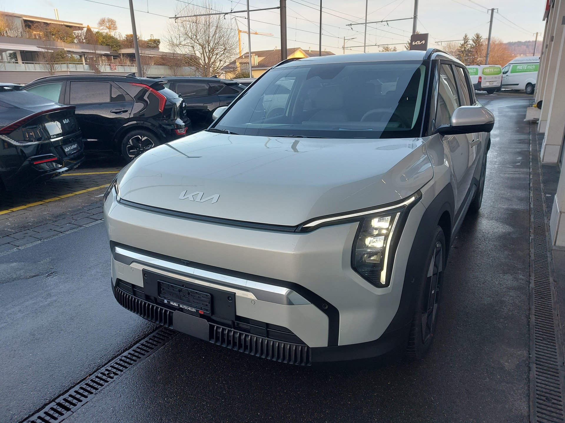 KIA EV3 81 kWh Earth+-image-1