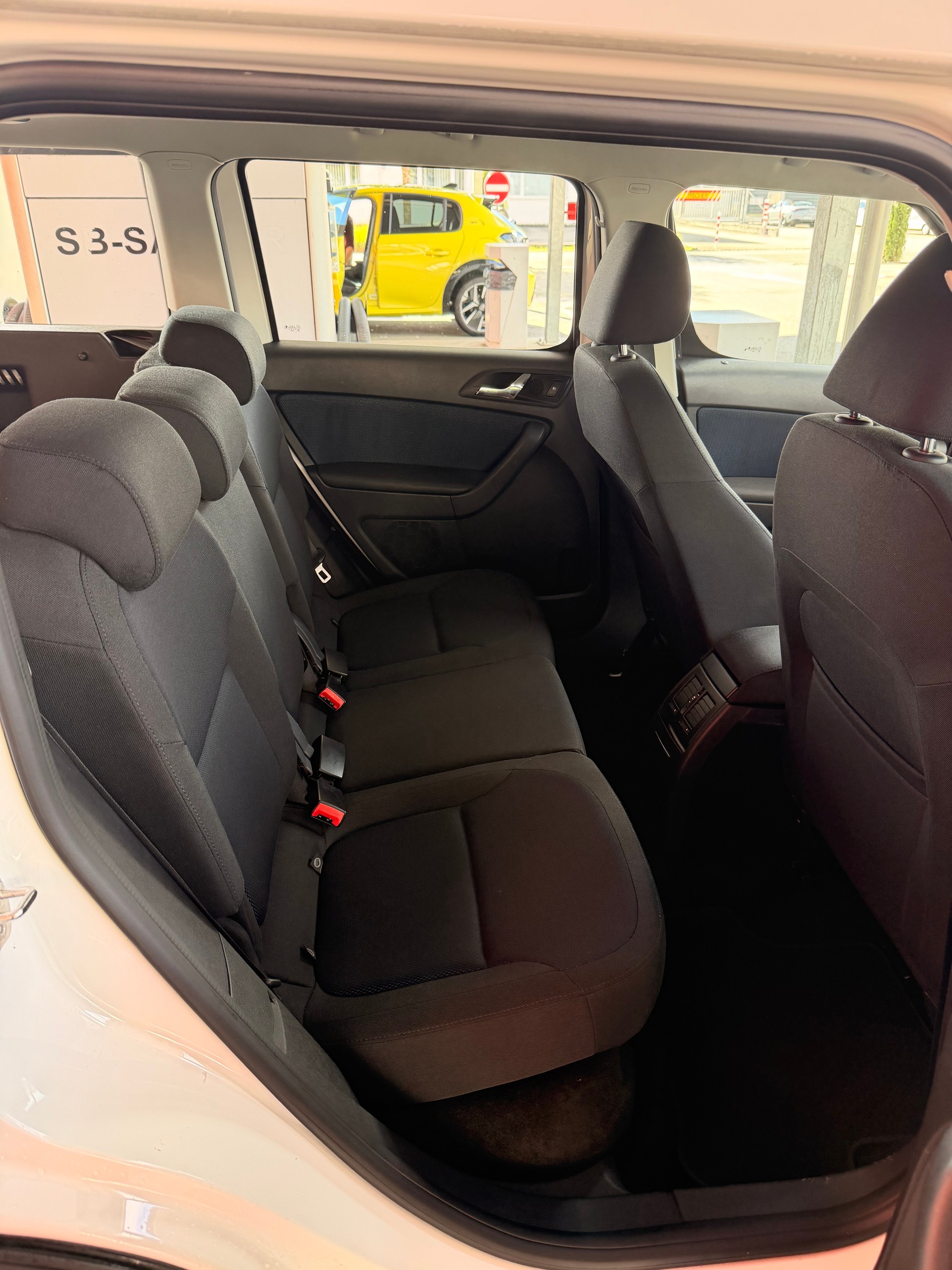 SKODA 1.4 TSI Ambition-image-7