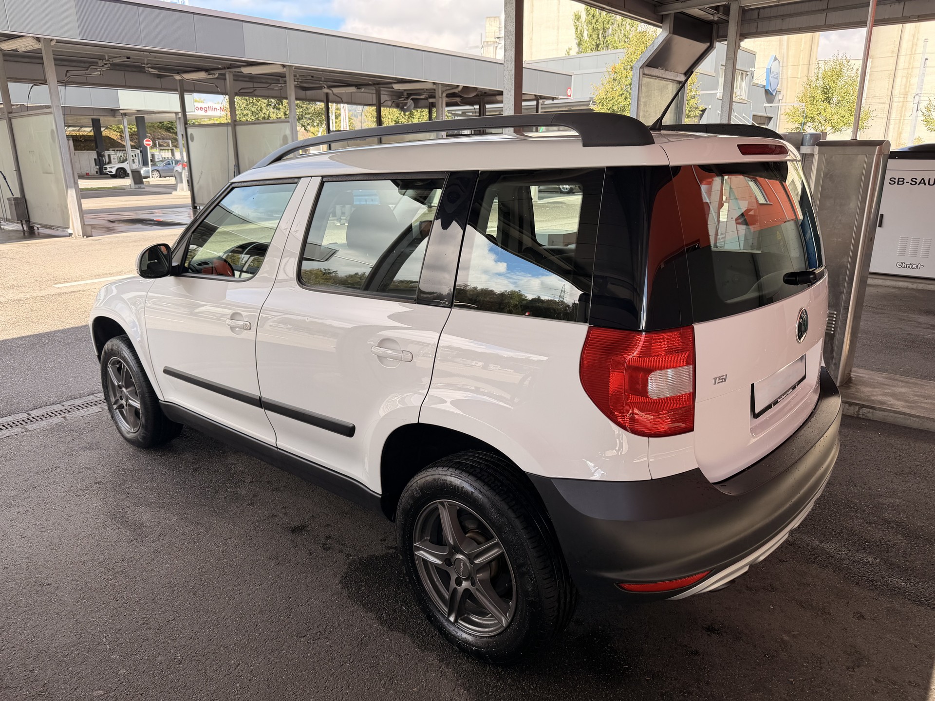 SKODA 1.4 TSI Ambition-image-3