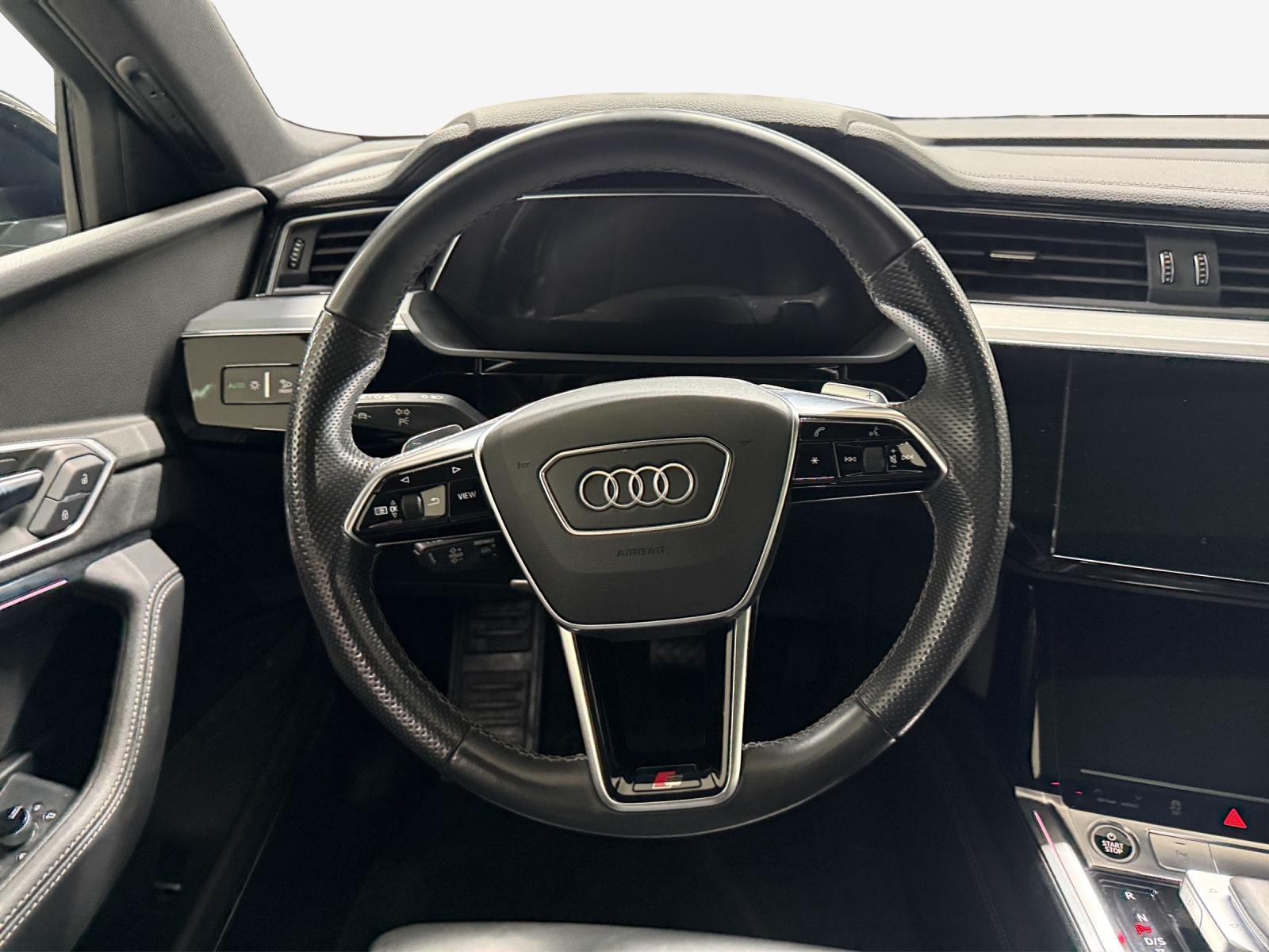 AUDI e-tron 55 S Line Black Edition quattro-image-10