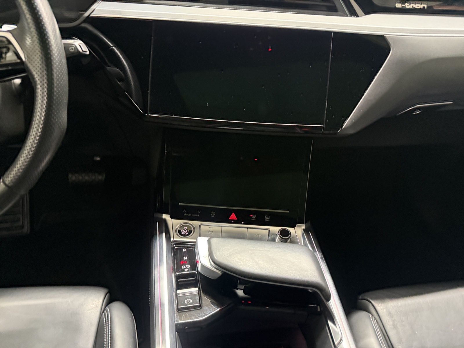 AUDI e-tron 55 S Line Black Edition quattro-image-11