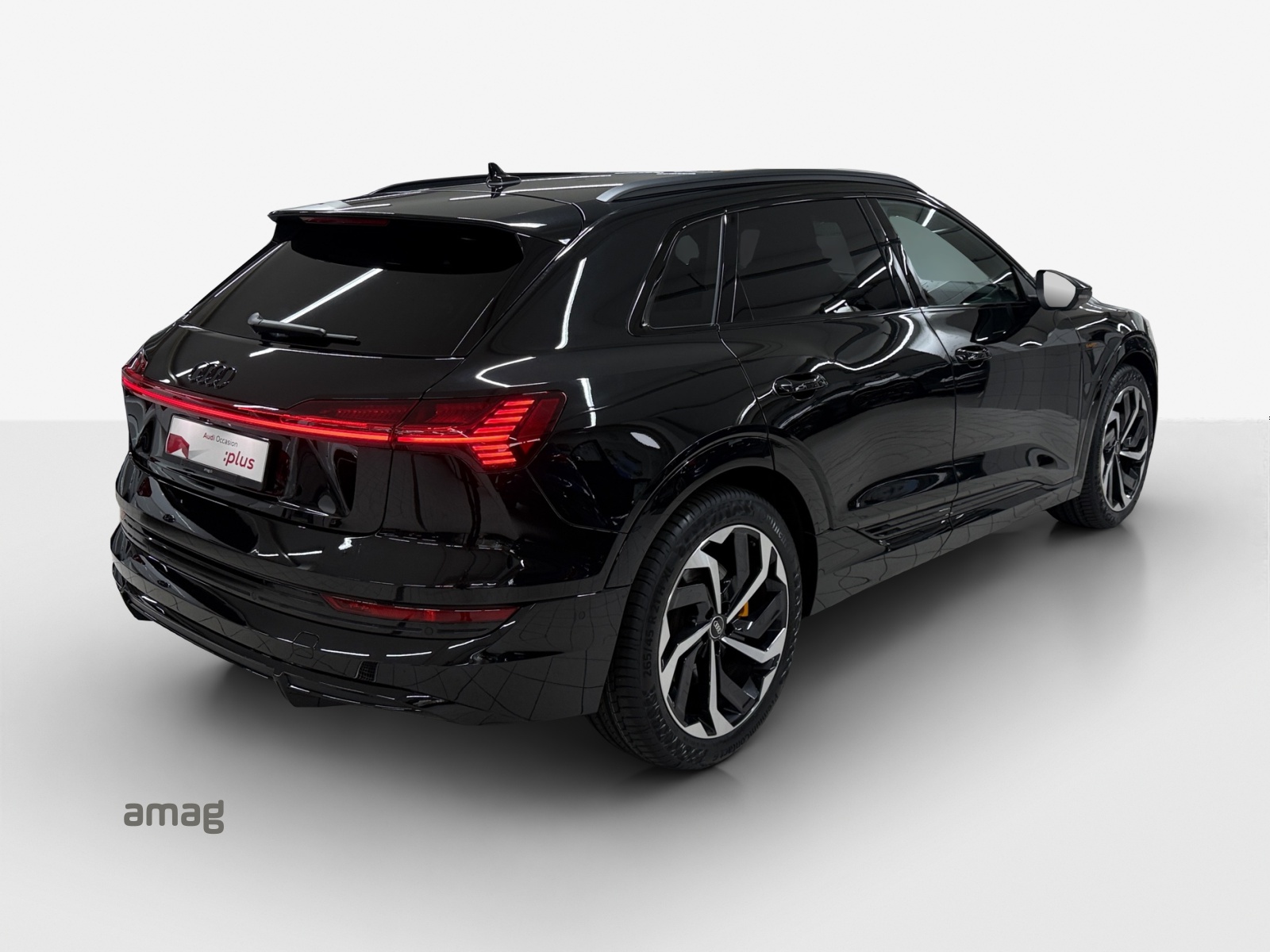 AUDI e-tron 55 S Line Black Edition quattro-image-5