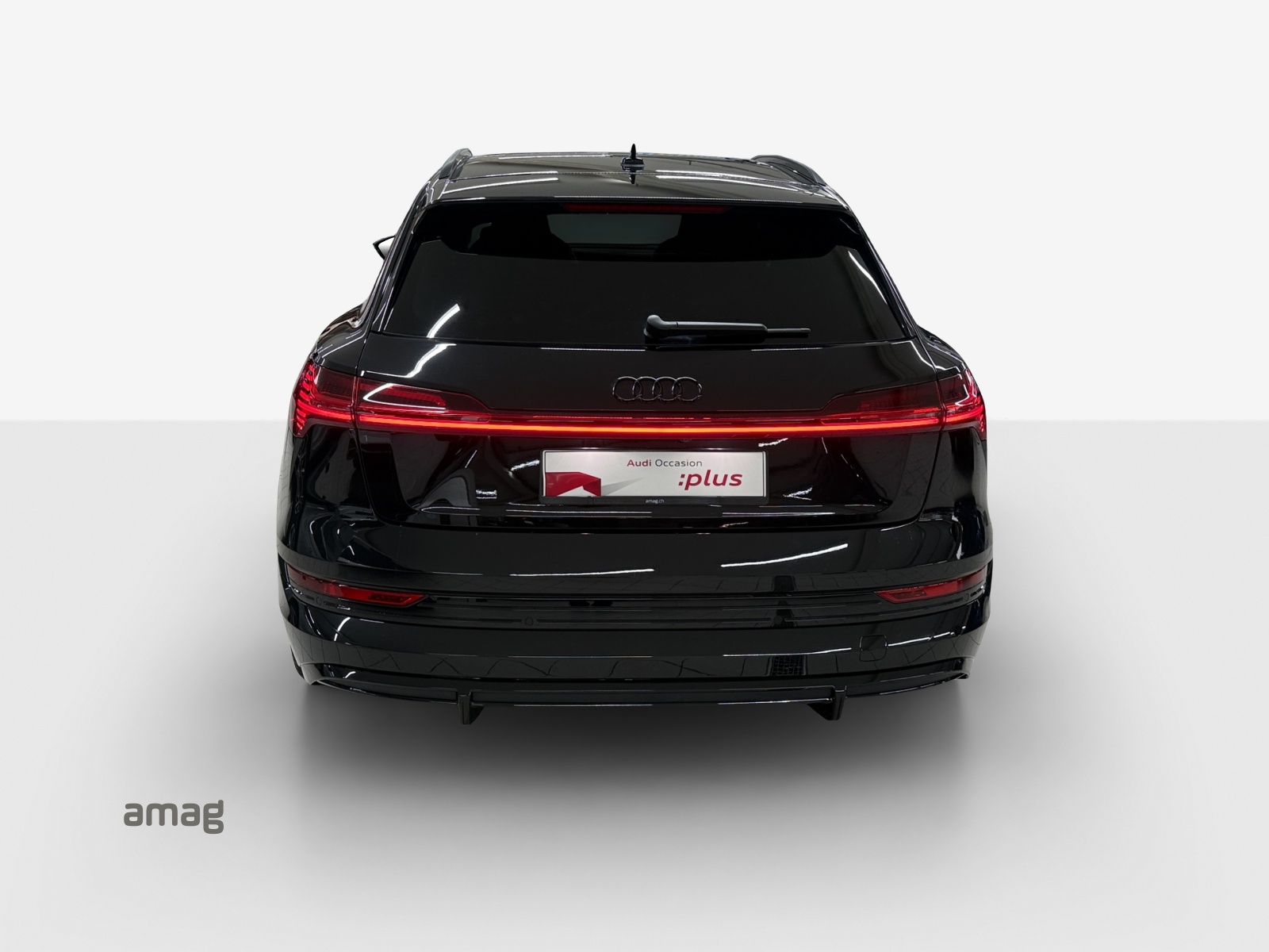 AUDI e-tron 55 S Line Black Edition quattro-image-4