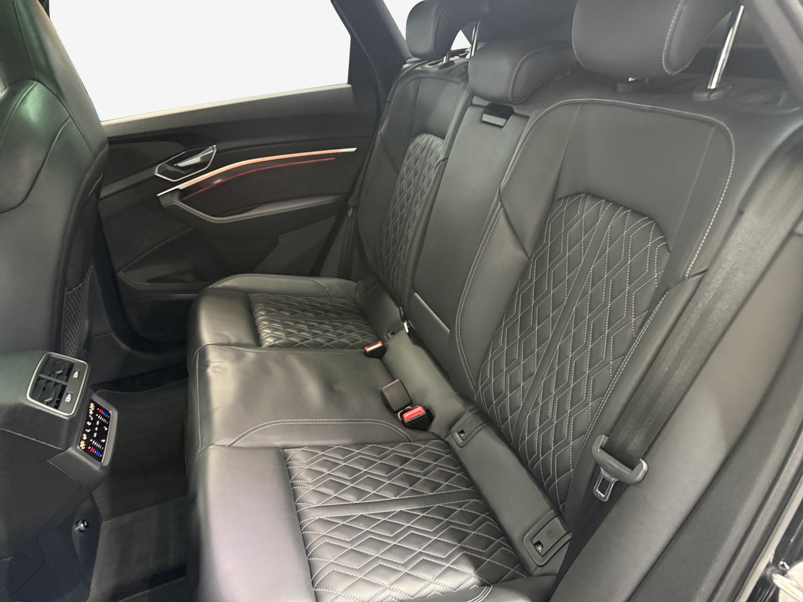 AUDI e-tron 55 S Line Black Edition quattro-image-12