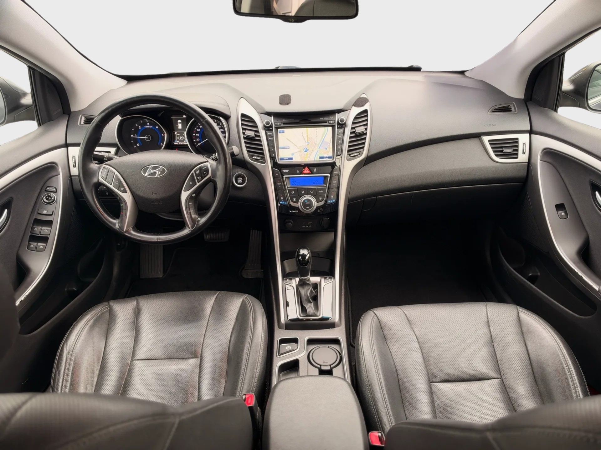 HYUNDAI i30 1.6 CRDi Vertex Automatic DCT-image-8