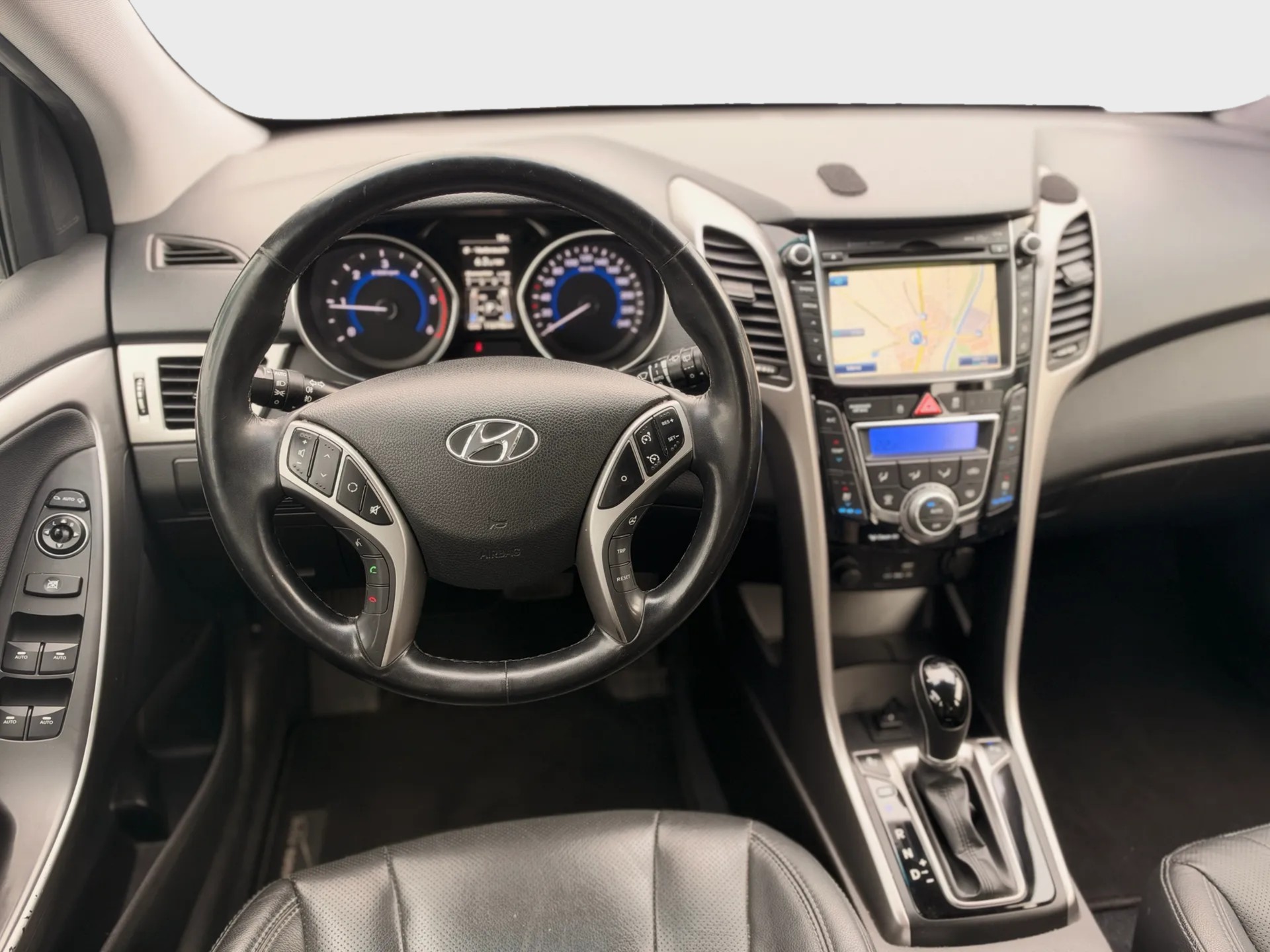 HYUNDAI i30 1.6 CRDi Vertex Automatic DCT-image-9