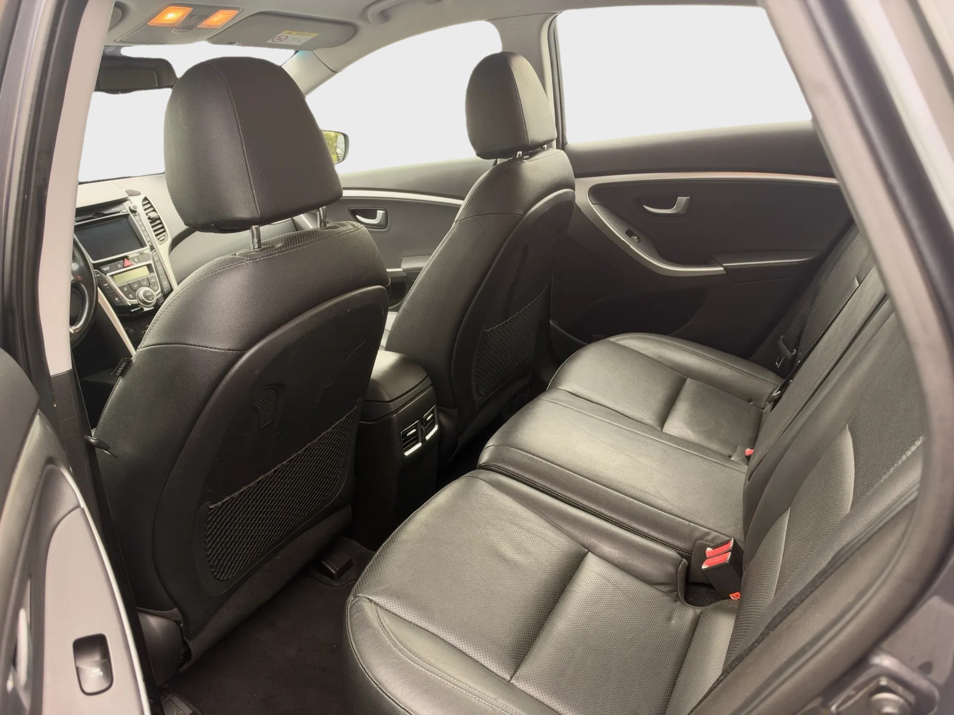 HYUNDAI i30 1.6 CRDi Vertex Automatic DCT-image-14