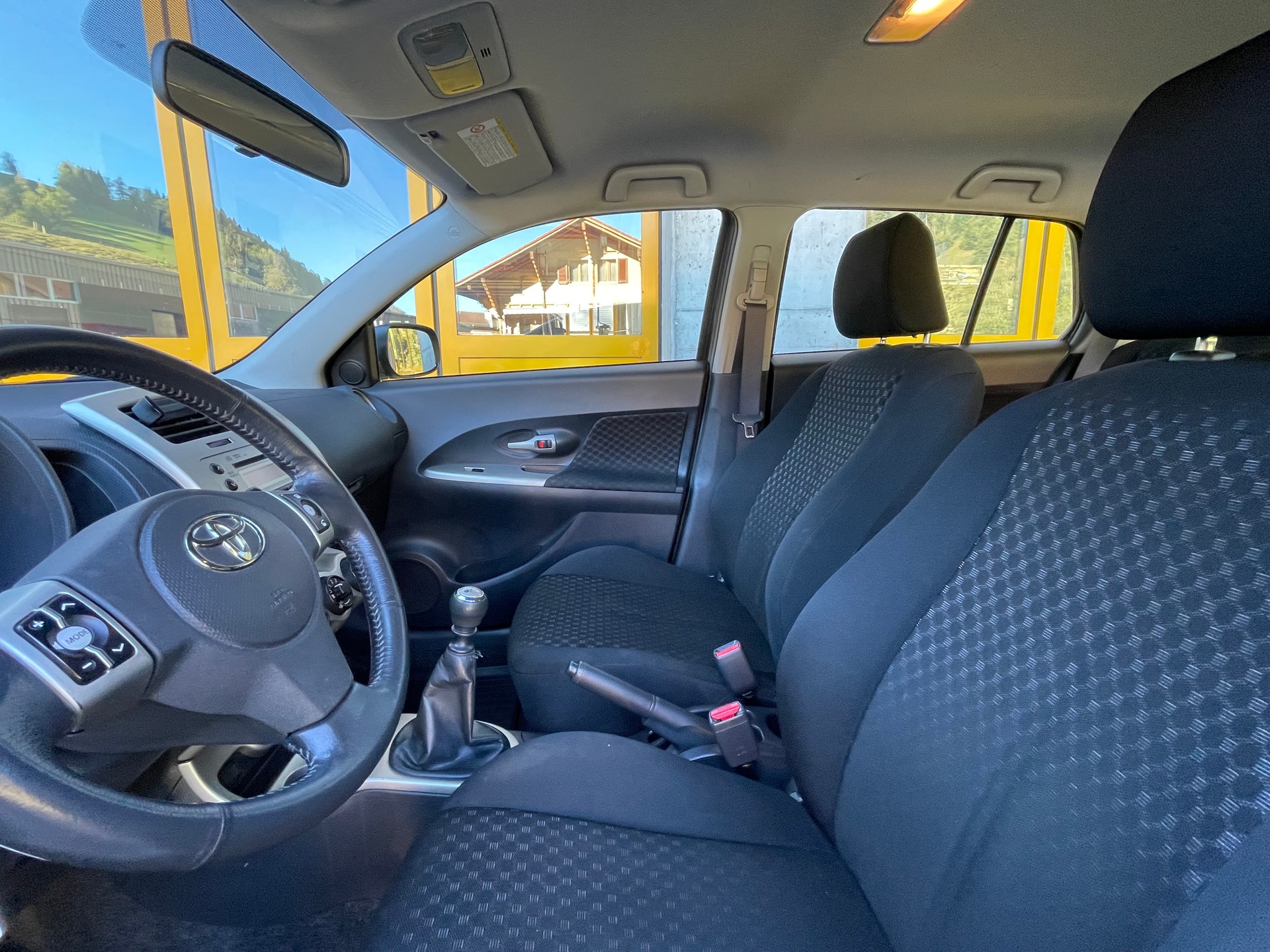 TOYOTA UrbanCruiser 1.4 D-4D Linea Terra 4WD-image-12