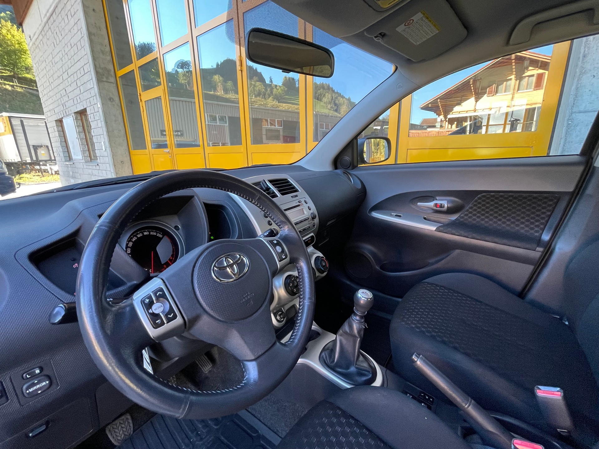 TOYOTA UrbanCruiser 1.4 D-4D Linea Terra 4WD-image-11