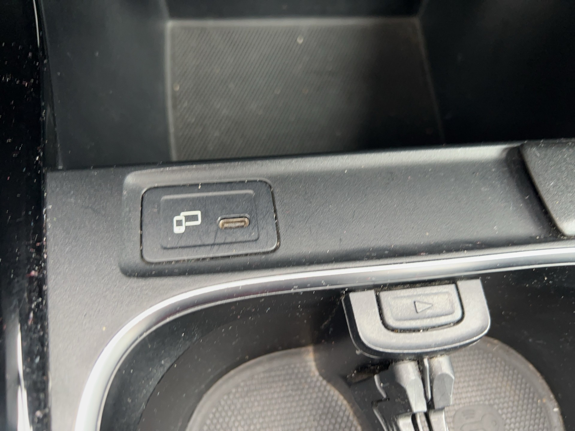 MERCEDES-BENZ A-Klasse A 250 e AMG Line 8G-DCT-image-43