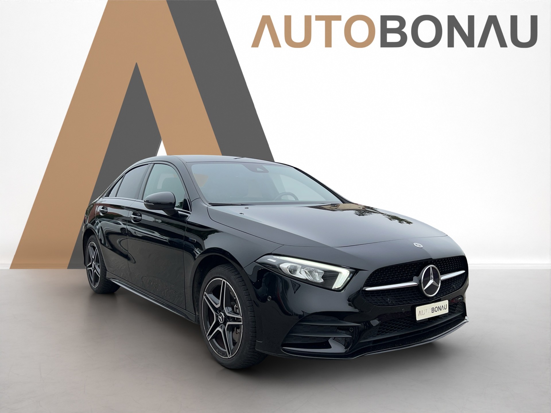 MERCEDES-BENZ A-Klasse A 250 e AMG Line 8G-DCT-image-4