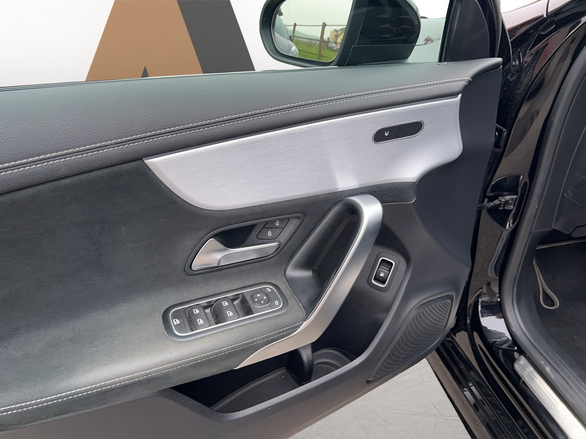 MERCEDES-BENZ A-Klasse A 250 e AMG Line 8G-DCT-image-14