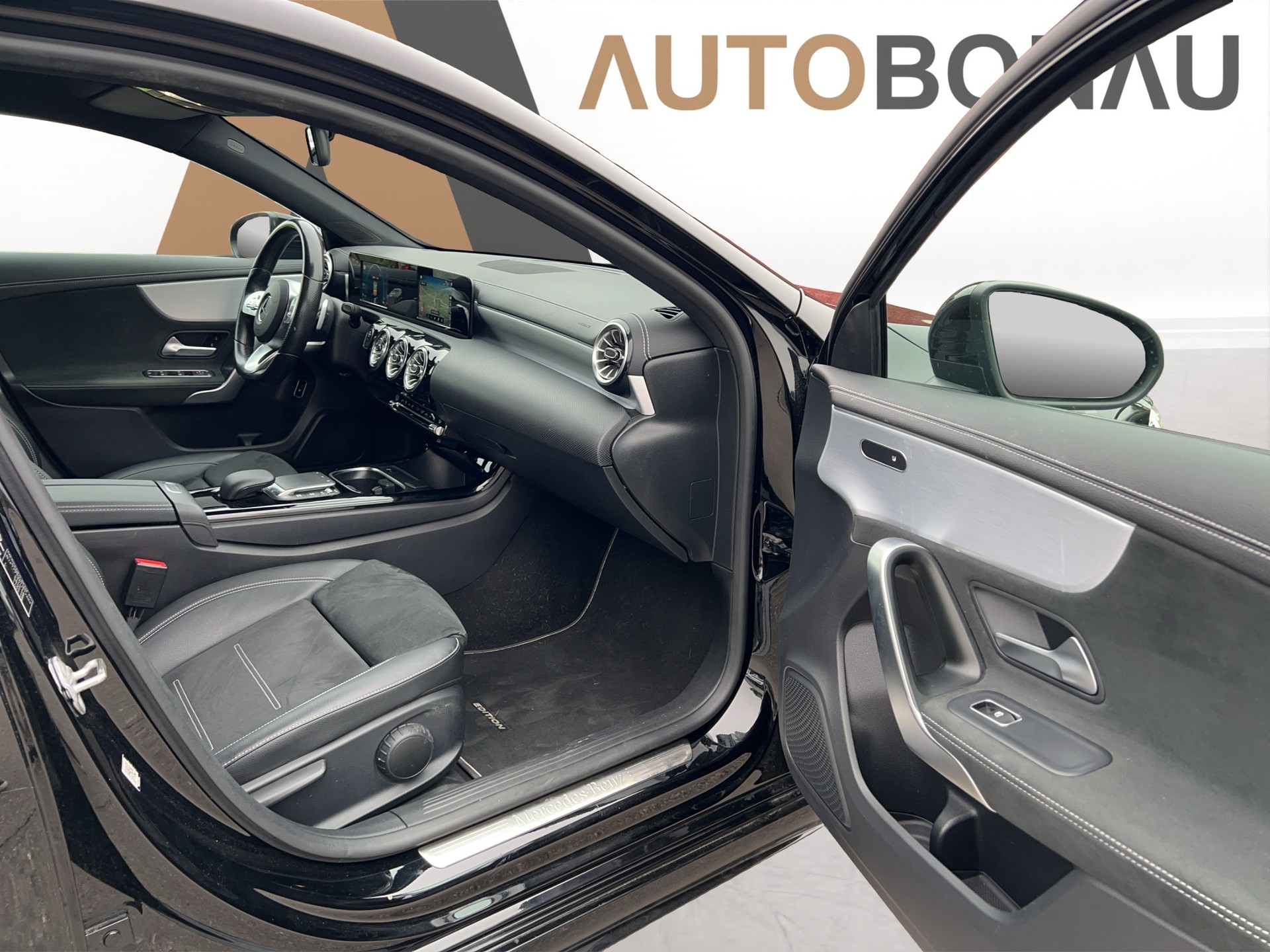 MERCEDES-BENZ A-Klasse A 250 e AMG Line 8G-DCT-image-17