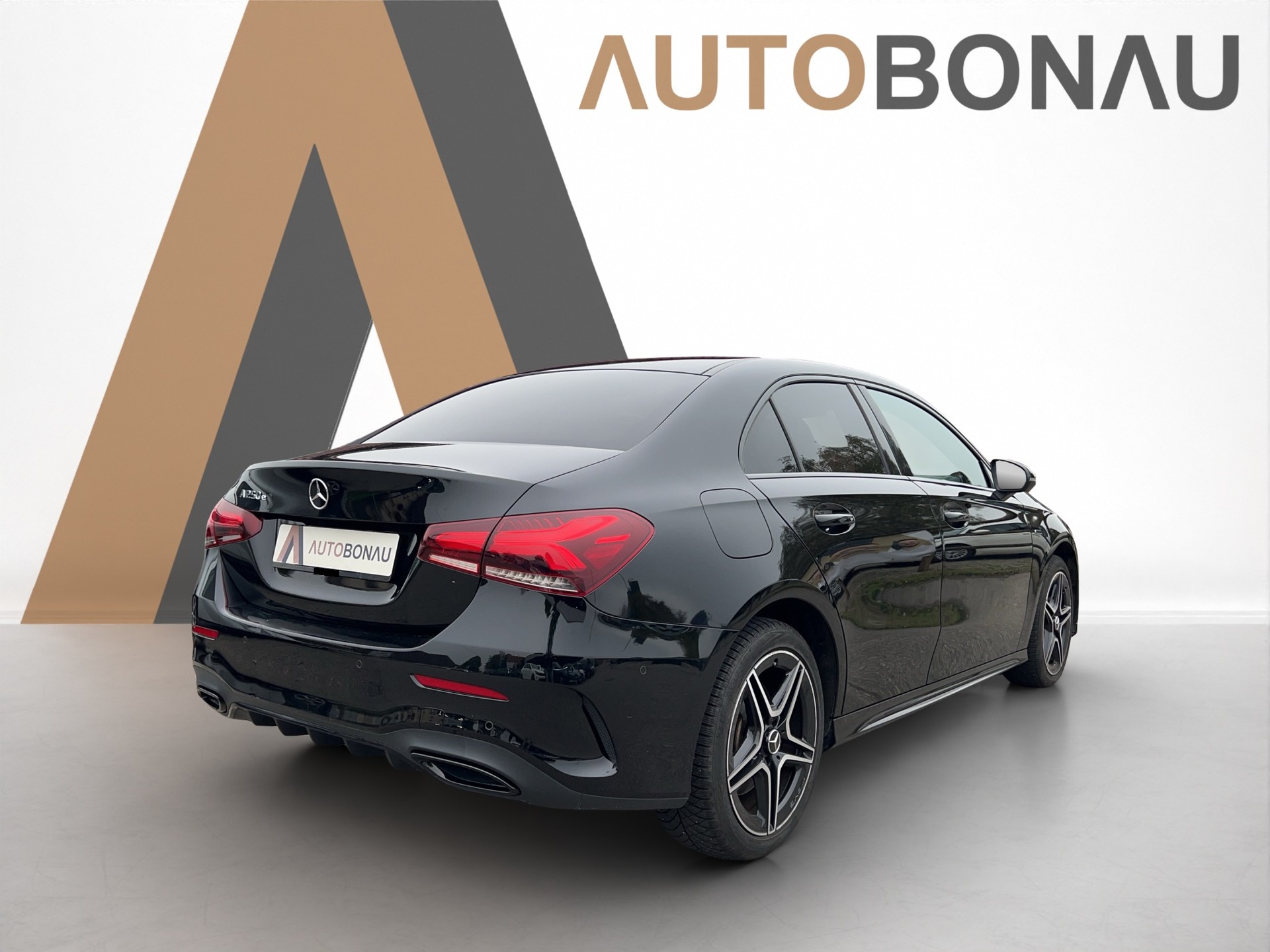 MERCEDES-BENZ A-Klasse A 250 e AMG Line 8G-DCT-image-3