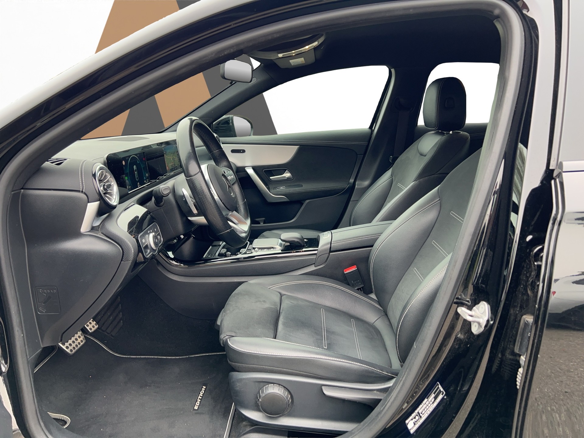 MERCEDES-BENZ A-Klasse A 250 e AMG Line 8G-DCT-image-10