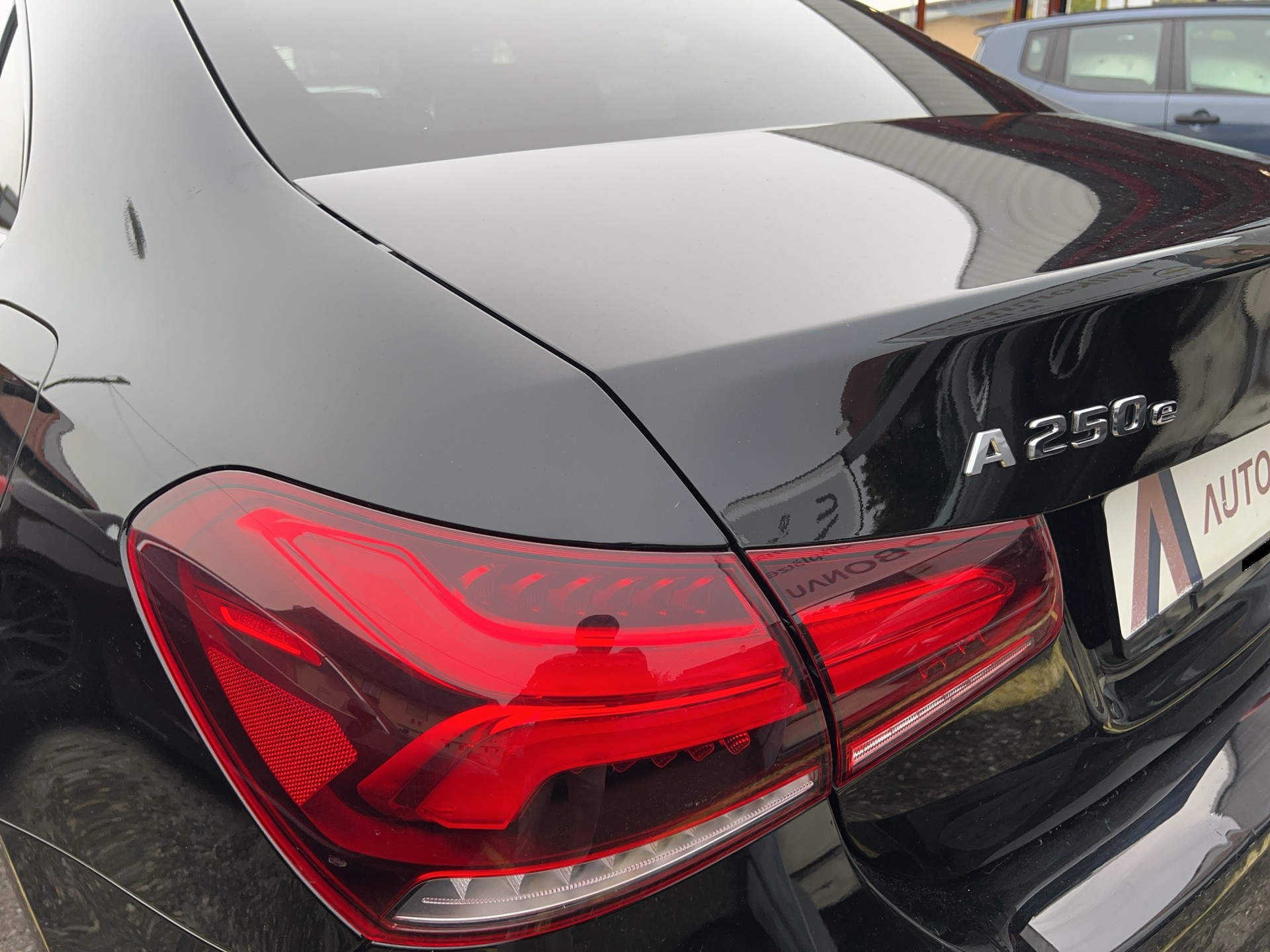 MERCEDES-BENZ A-Klasse A 250 e AMG Line 8G-DCT-image-6