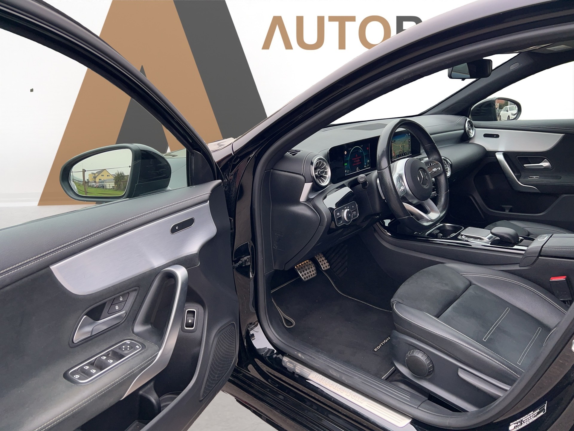 MERCEDES-BENZ A-Klasse A 250 e AMG Line 8G-DCT-image-12