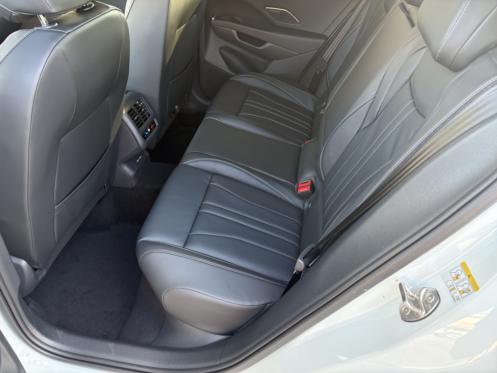 VW T-Roc 1.5 eTSI mHEV R-Line DSG-image-11