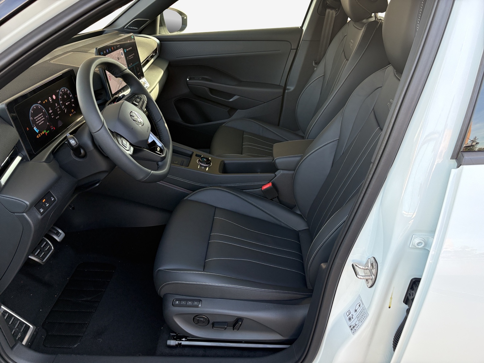 VW T-Roc 1.5 eTSI mHEV R-Line DSG-image-7