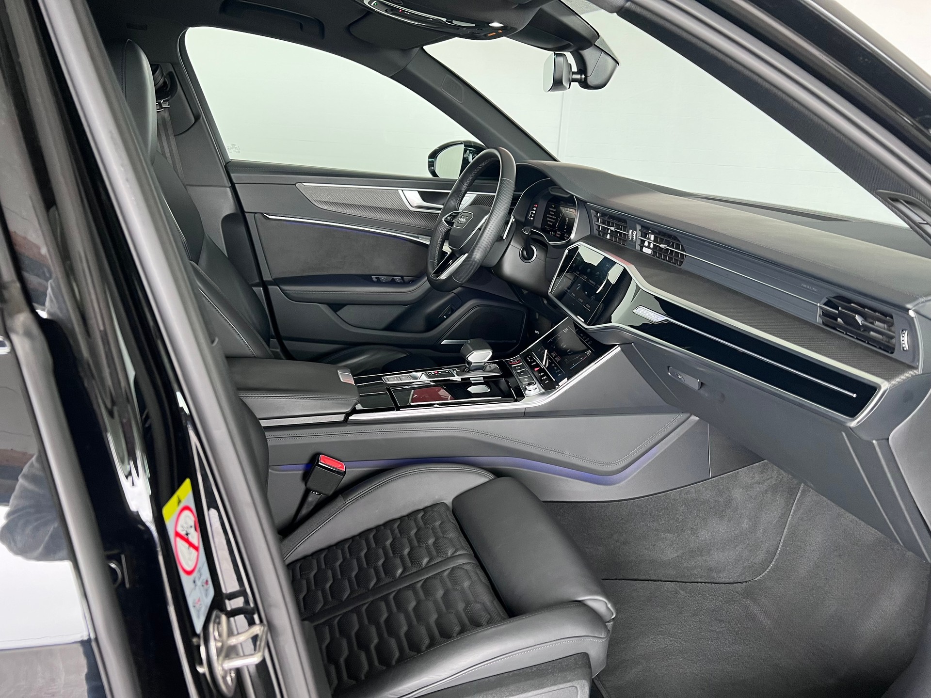 AUDI RS6 Avant 4.0 TFSI V8 quattro-image-16