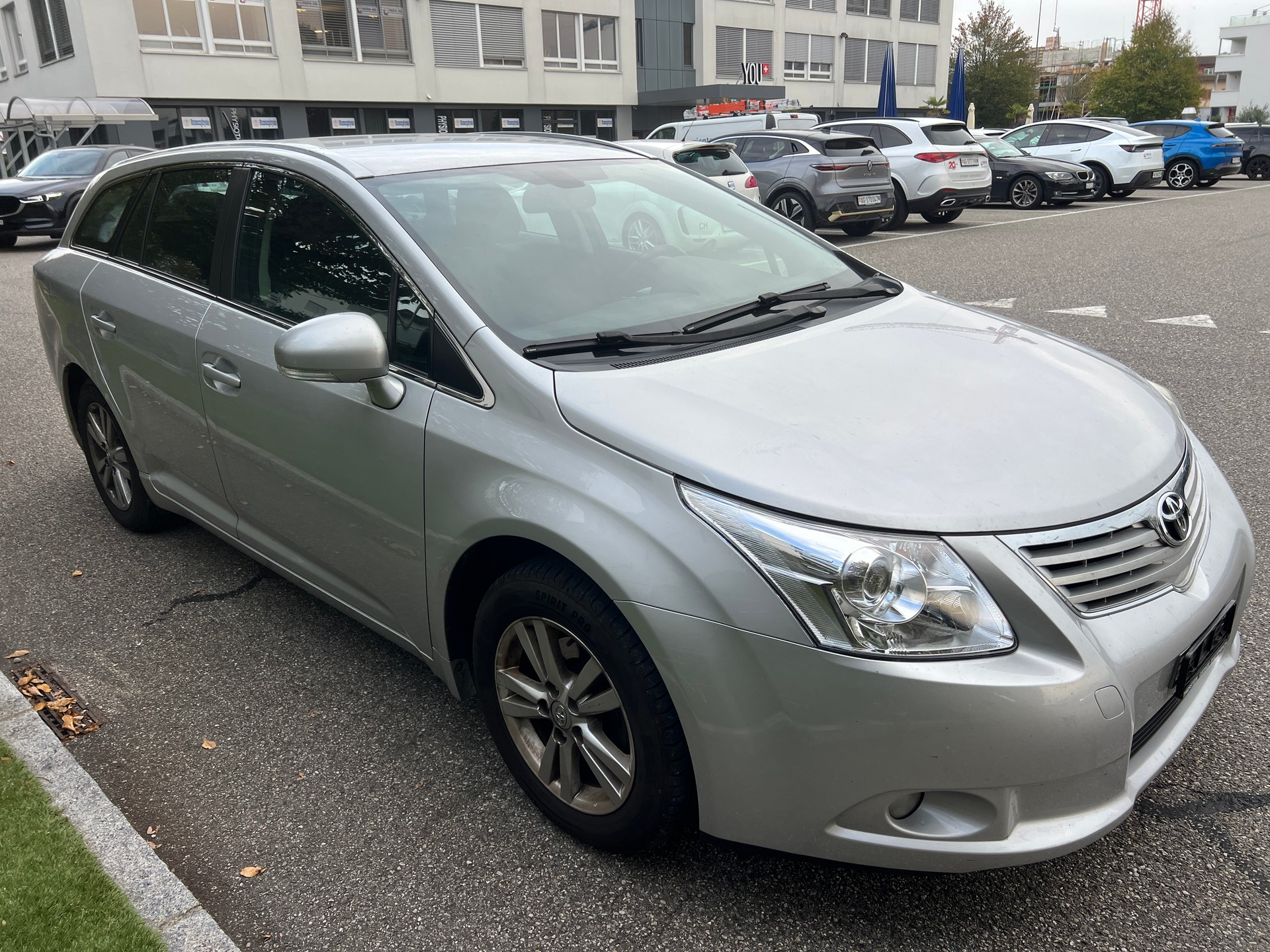 TOYOTA Avensis SW 2.0 Linea Luna Multidrive-image-2
