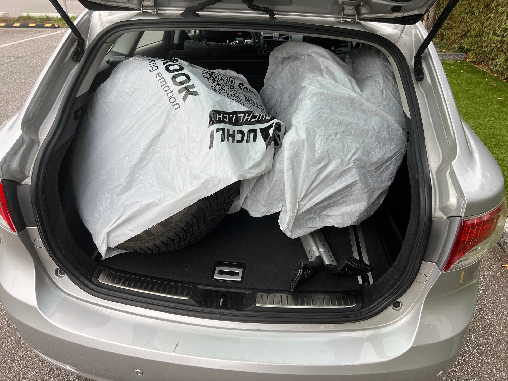 TOYOTA Avensis SW 2.0 Linea Luna Multidrive-image-12