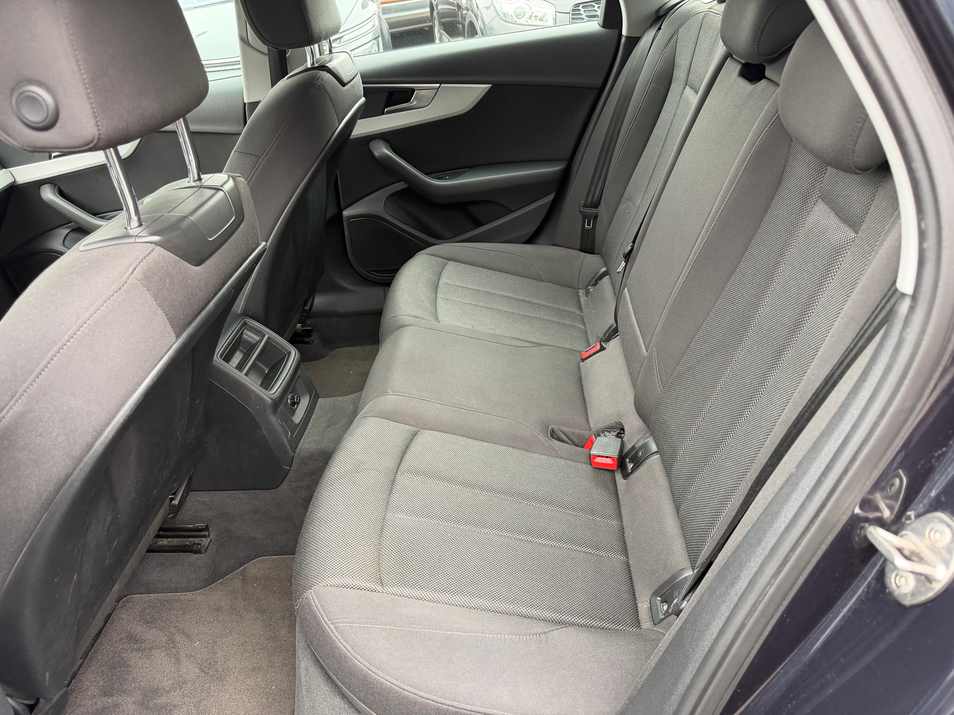 AUDI A4-image-5