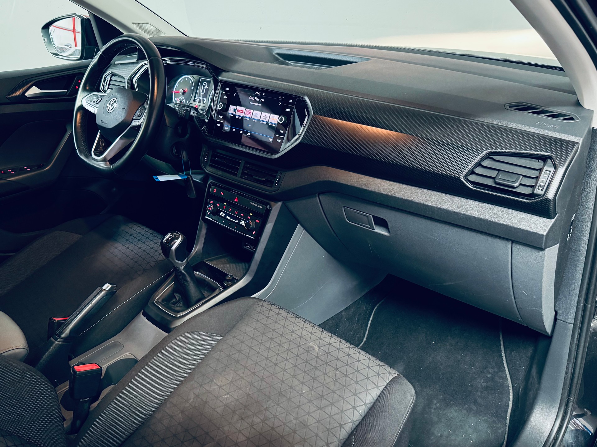 VW T-Cross 1.0 TSI Life-image-15