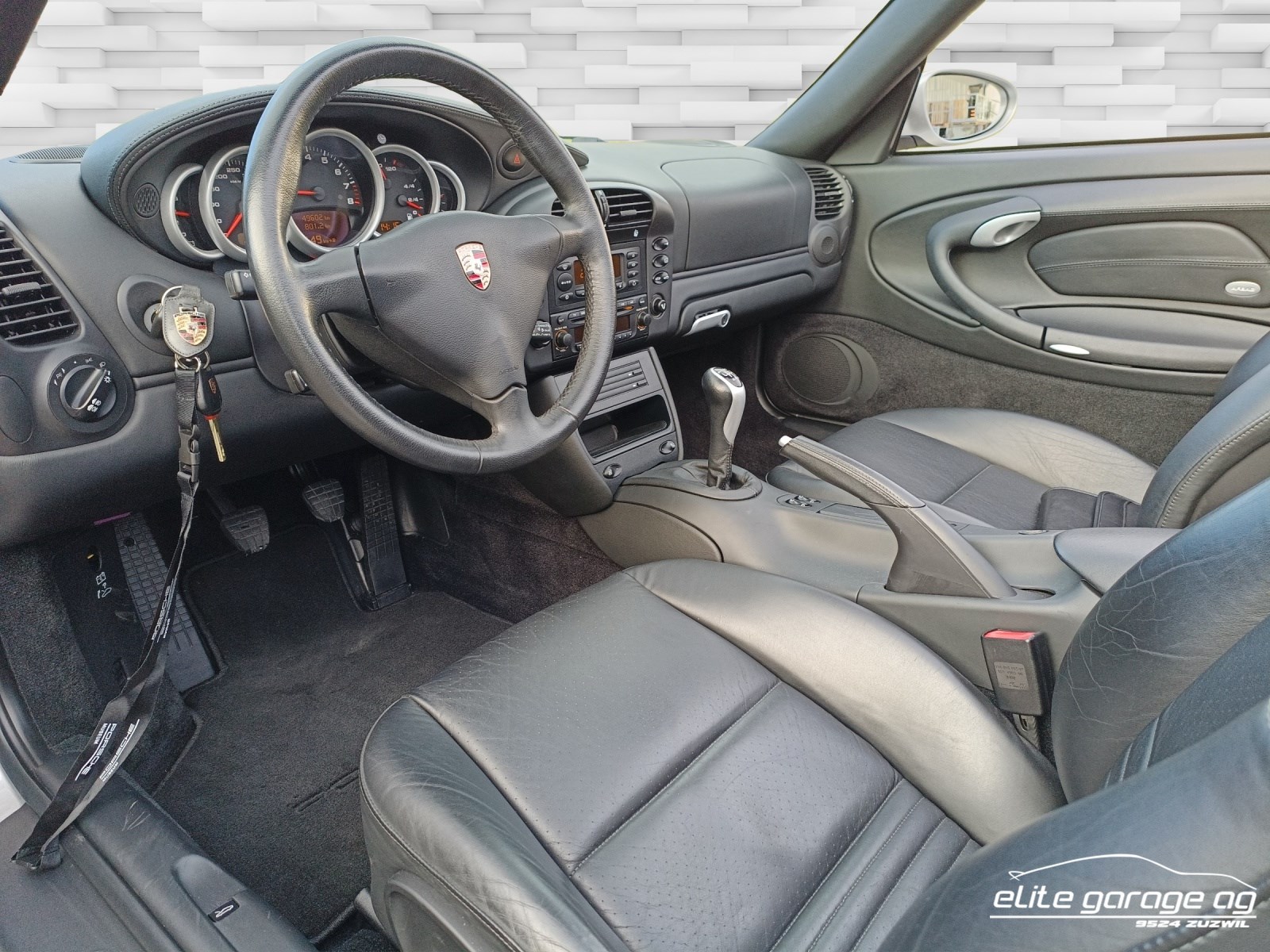 PORSCHE 911 Carrera Cabrio-image-8