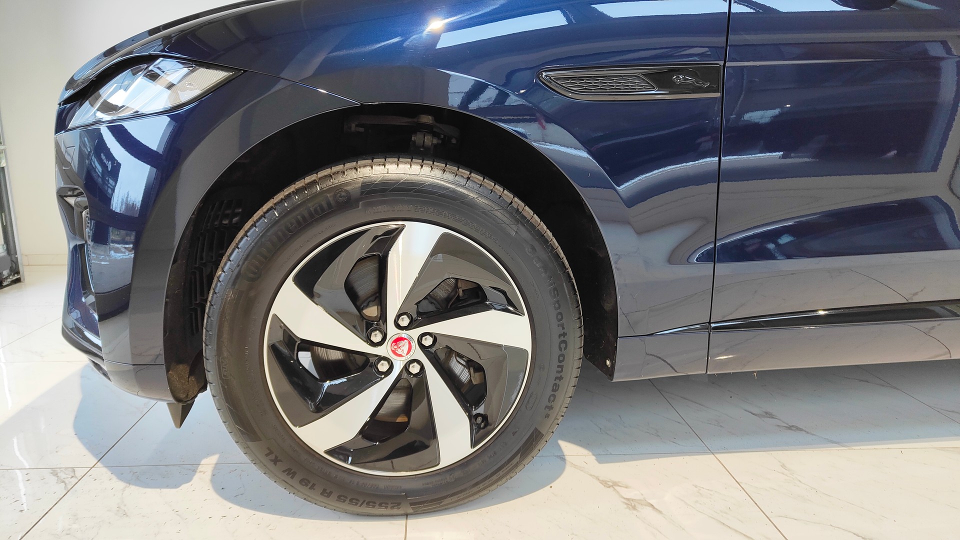 JAGUAR F-Pace 2.0 PHEV 404 R-Dynamic S AWD-image-9