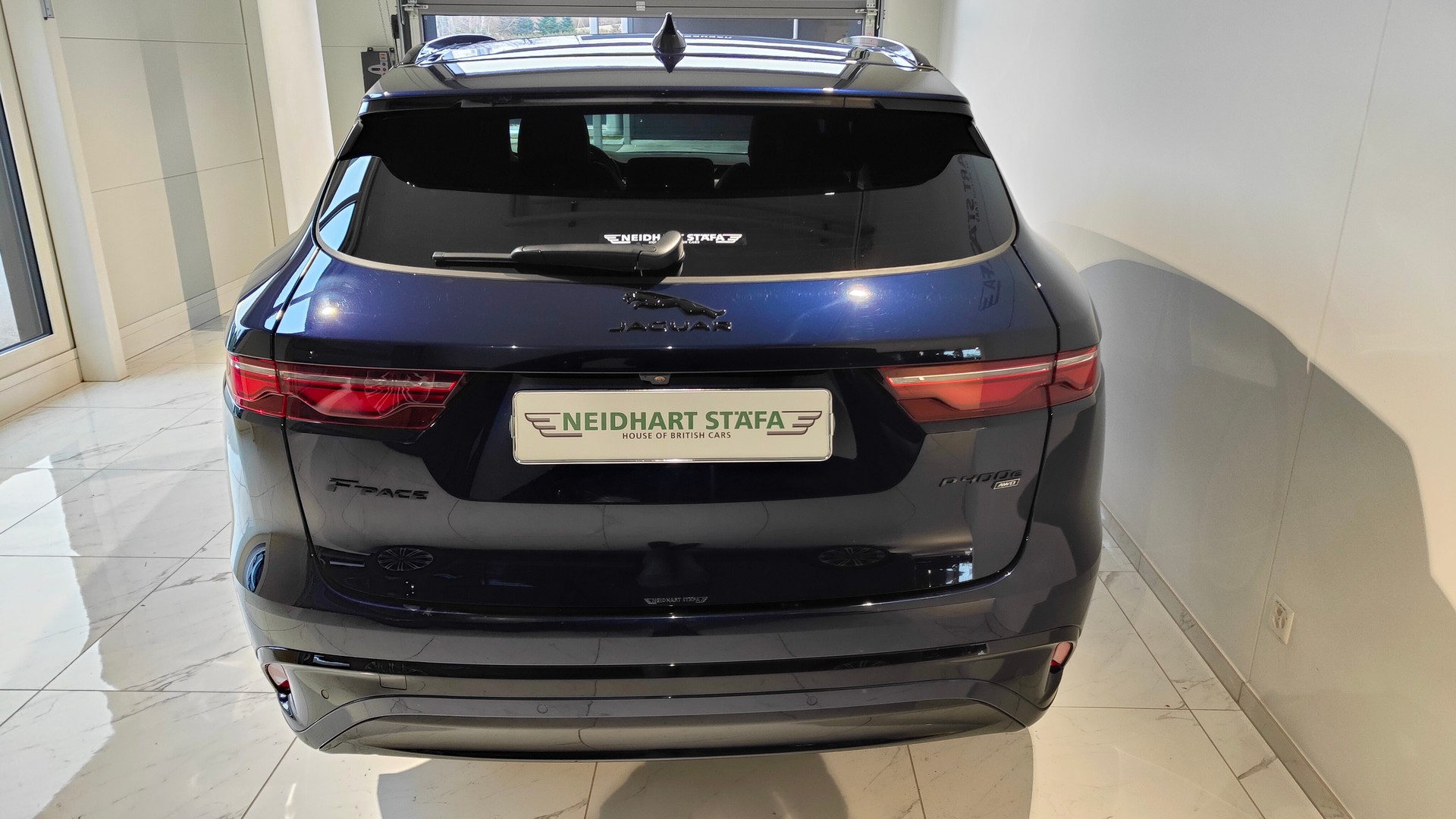JAGUAR F-Pace 2.0 PHEV 404 R-Dynamic S AWD-image-2