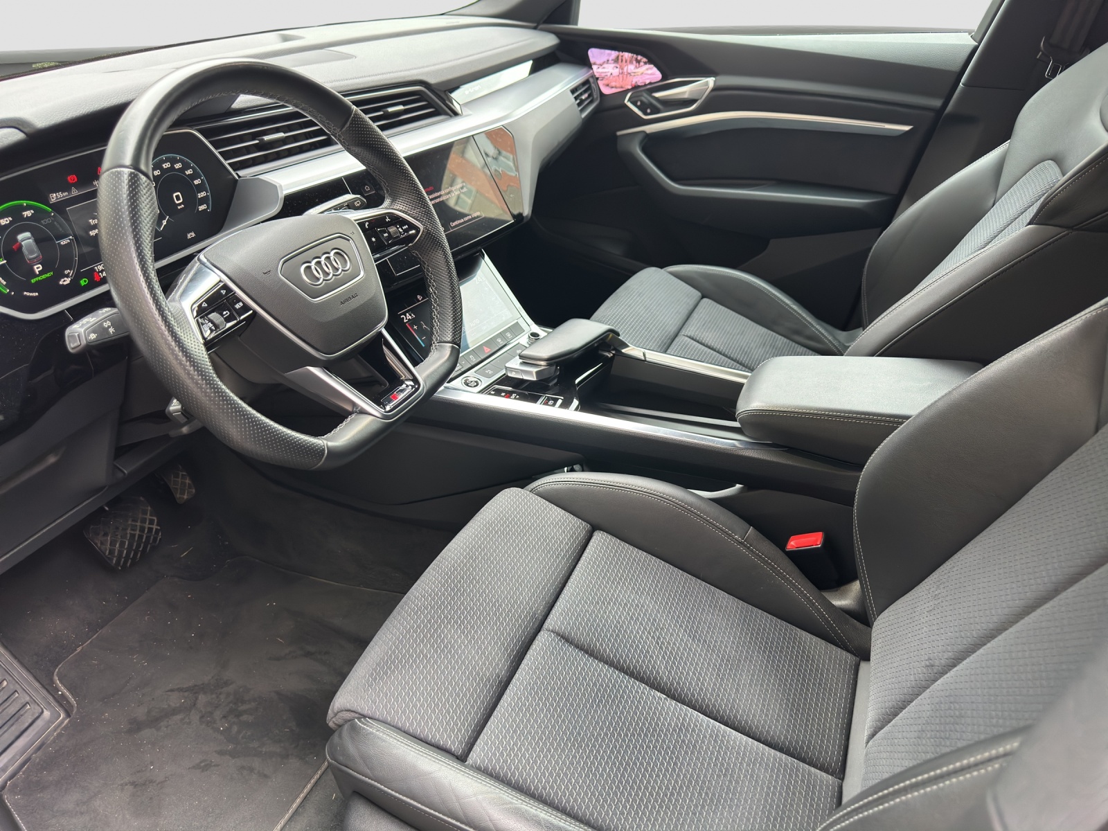 AUDI e-tron 55 S Line Black Edition quattro-image-7