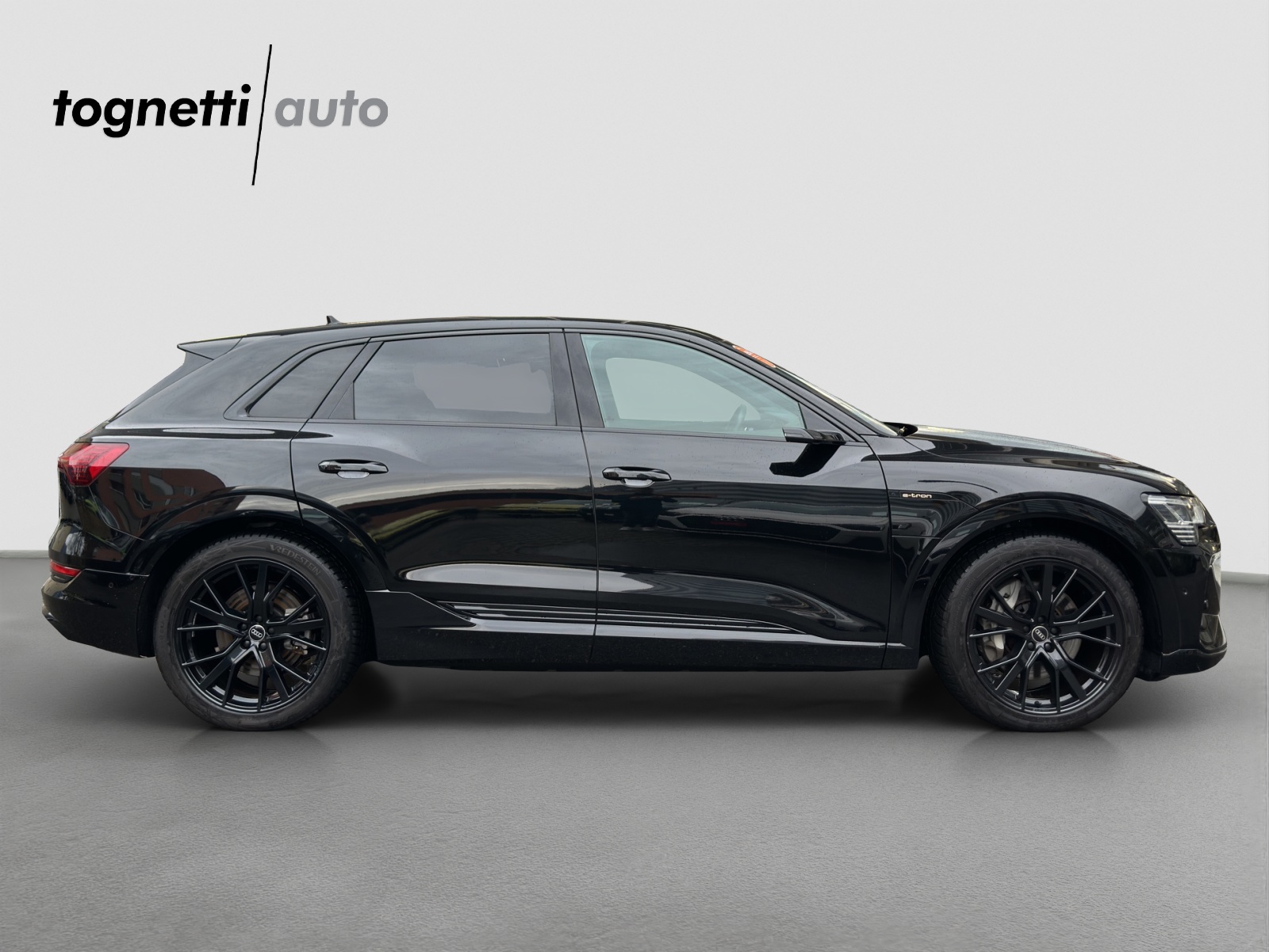 AUDI e-tron 55 S Line Black Edition quattro-image-2