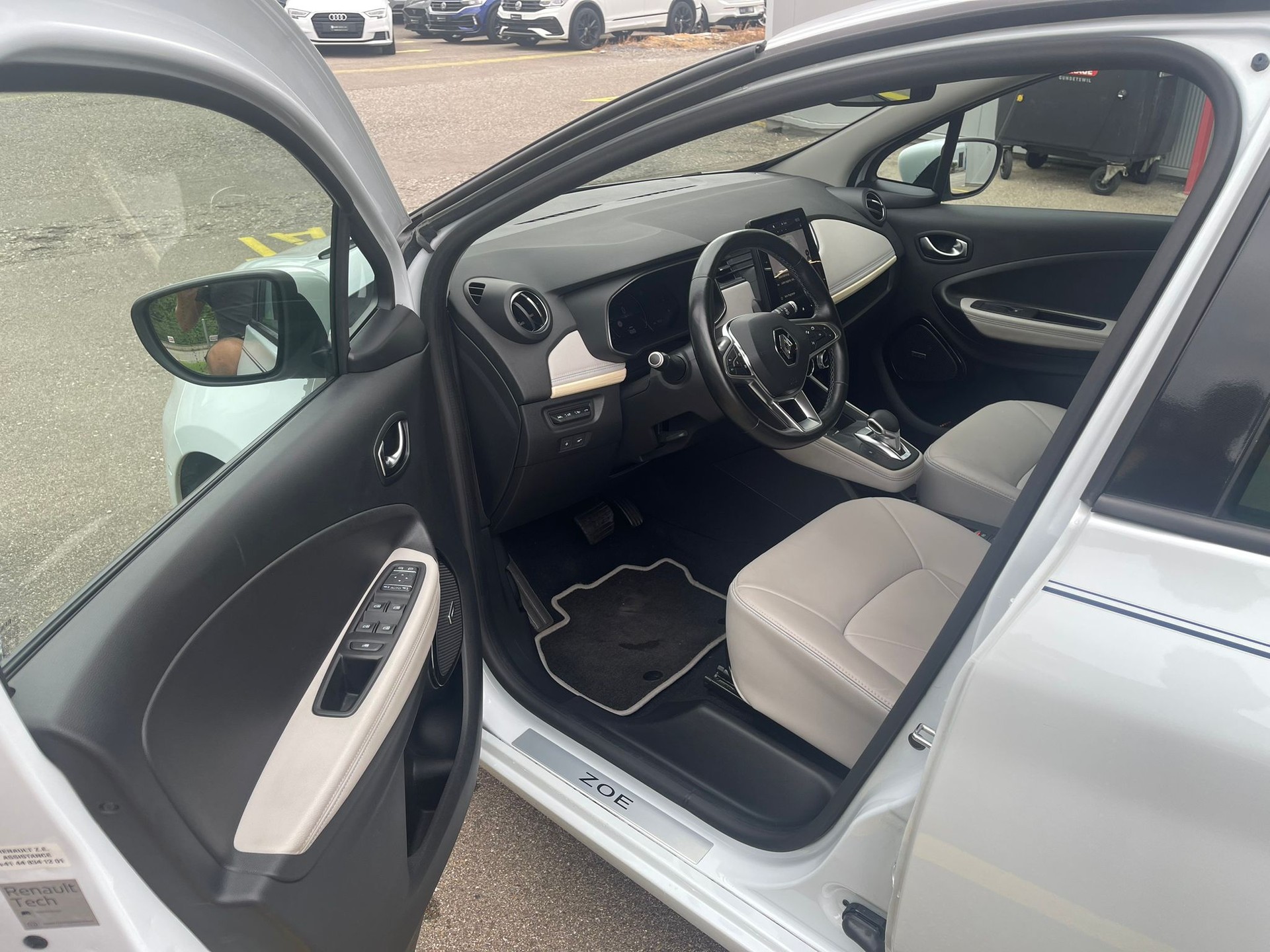 RENAULT Zoe Riviera R135 (Batterie Miete)-image-9