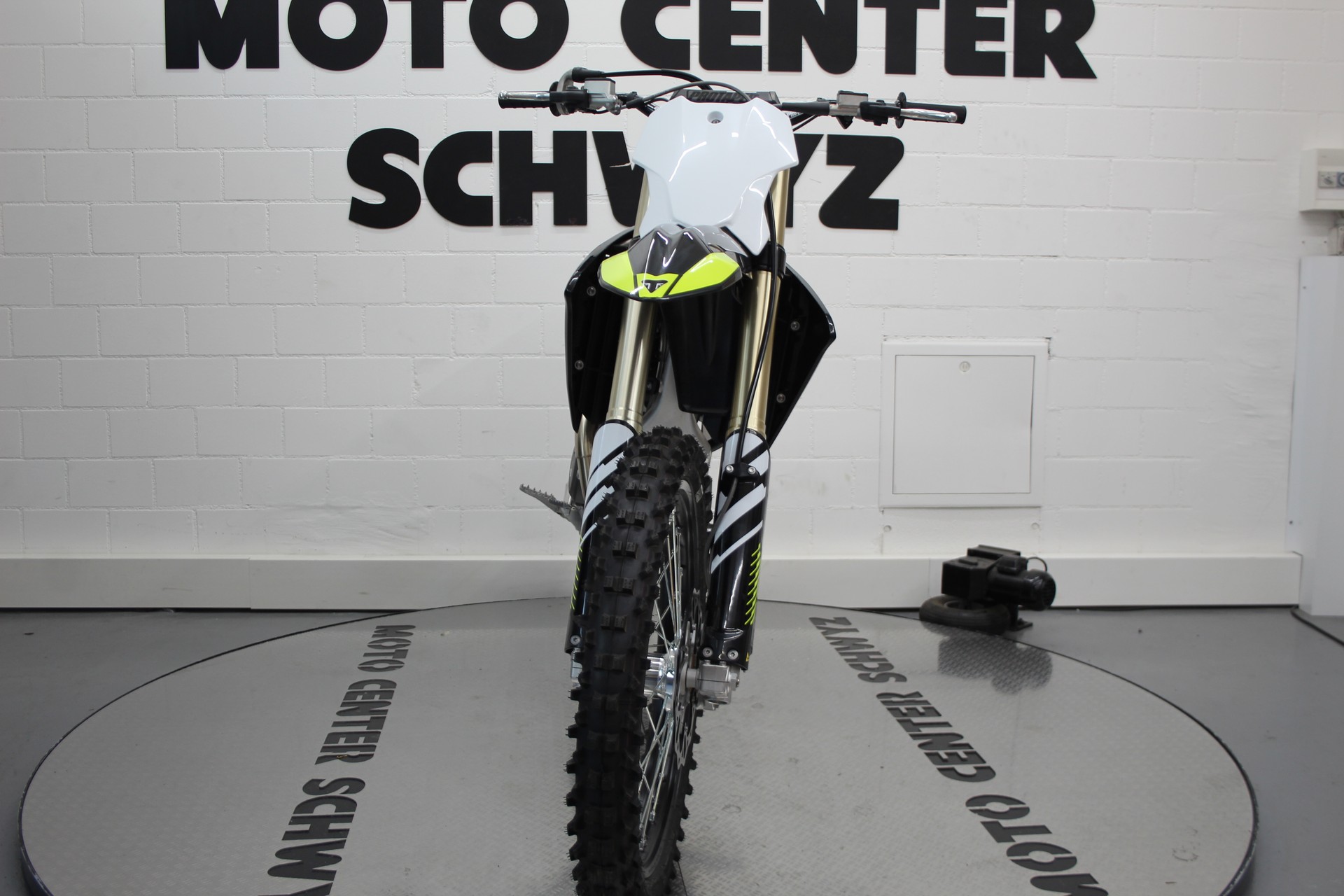 TRIUMPH TF-250X-showroom-element-2
