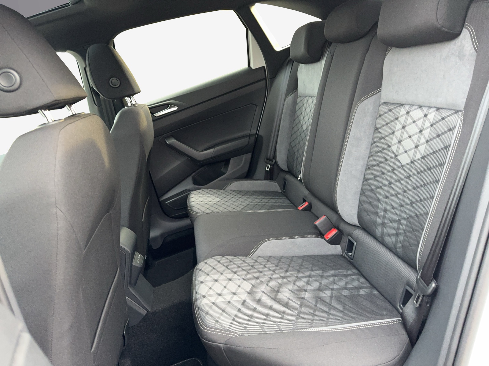 VW Taigo 1.5 TSI R-Line United DSG-image-11