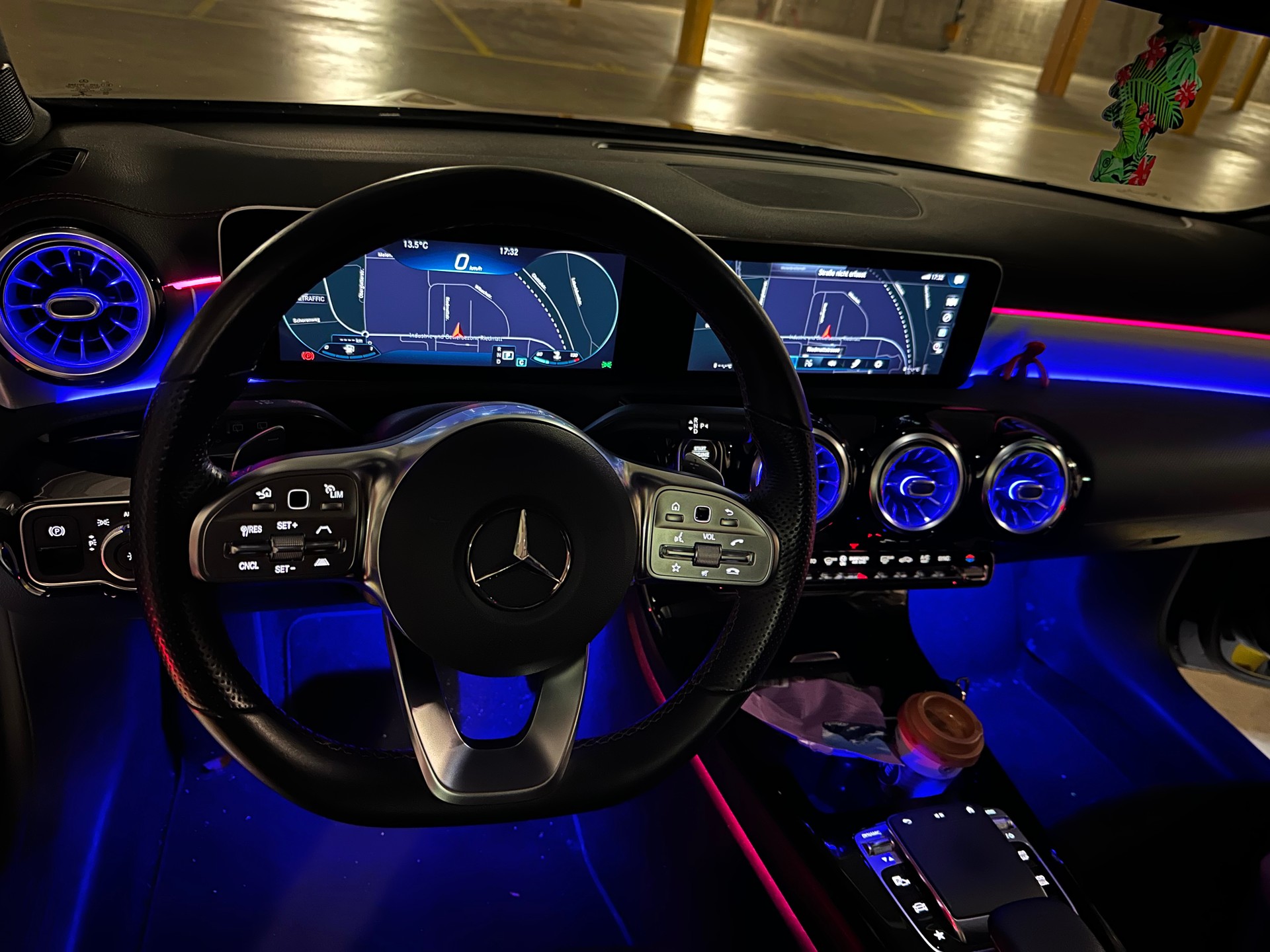 MERCEDES-BENZ CLA Shooting Brake 200 AMG Line 7G-DCT-image-5